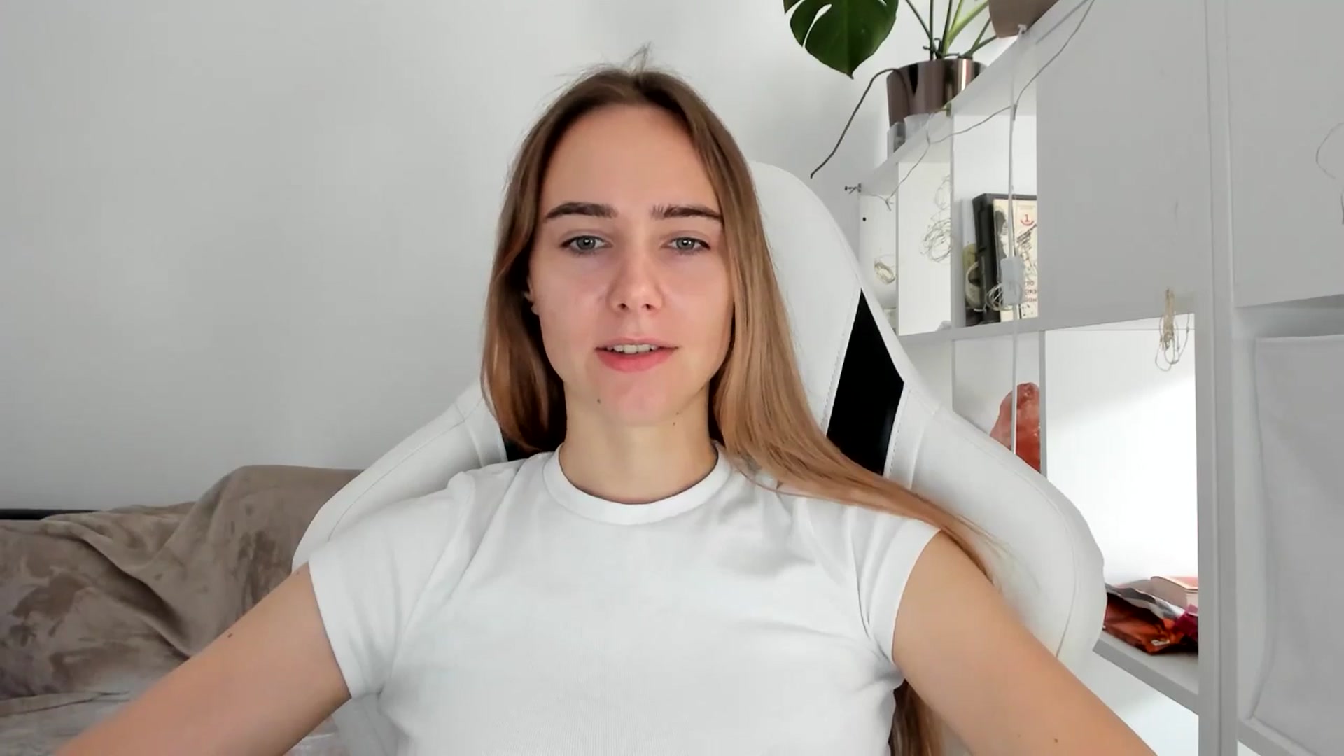 Gallery image thumbnail from OhAlisa's myfreecams stream on, 08/01/2025, 11:14 image 9 of 20