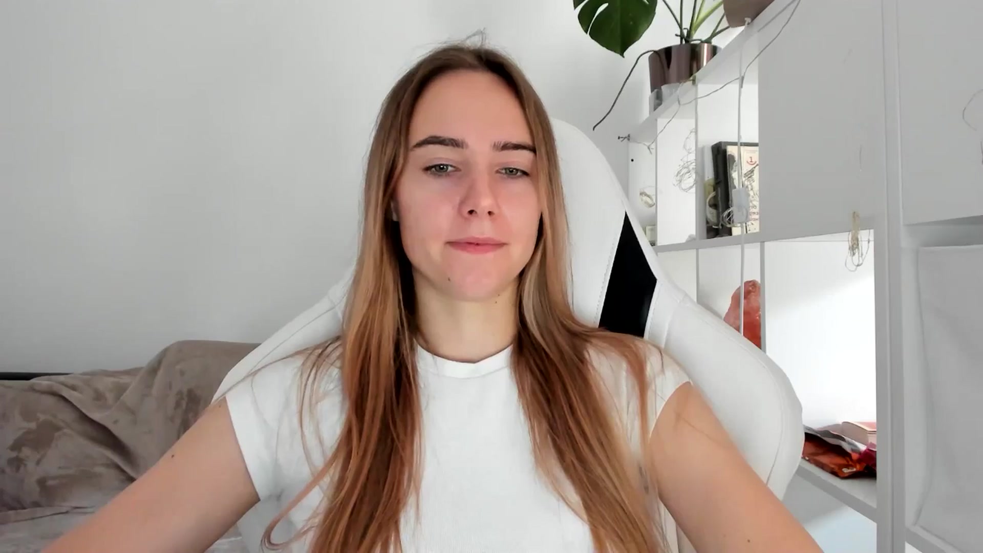 Gallery image thumbnail from OhAlisa's myfreecams stream on, 08/01/2025, 11:14 image 4 of 20