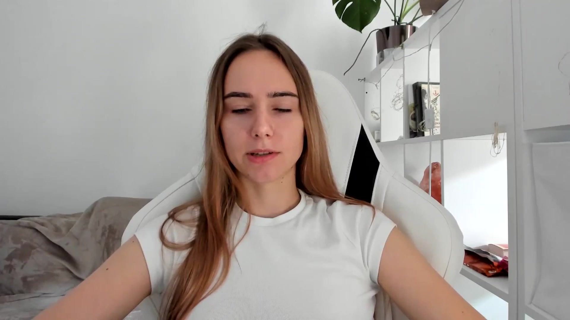 Gallery image thumbnail from OhAlisa's myfreecams stream on, 08/01/2025, 11:14 image 14 of 20