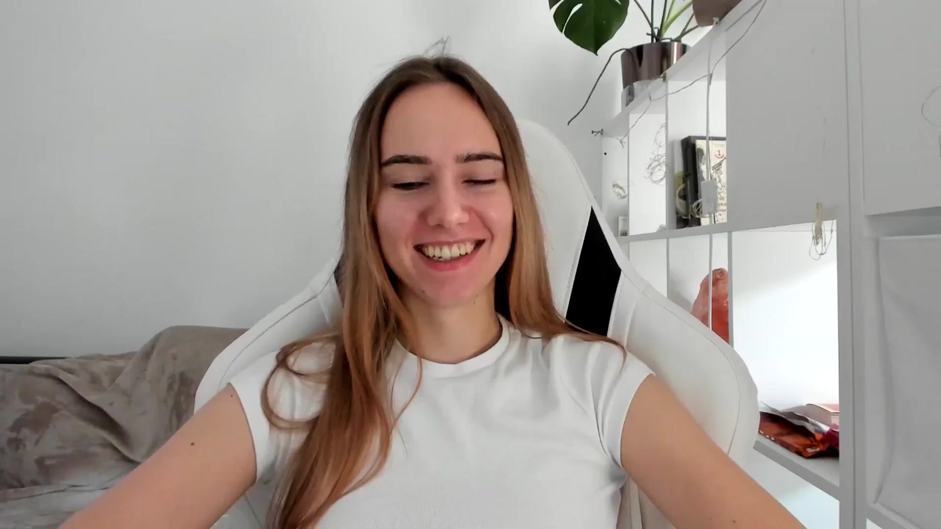 Gallery image thumbnail from OhAlisa's myfreecams stream on, 08/01/2025, 11:14 image 16 of 20