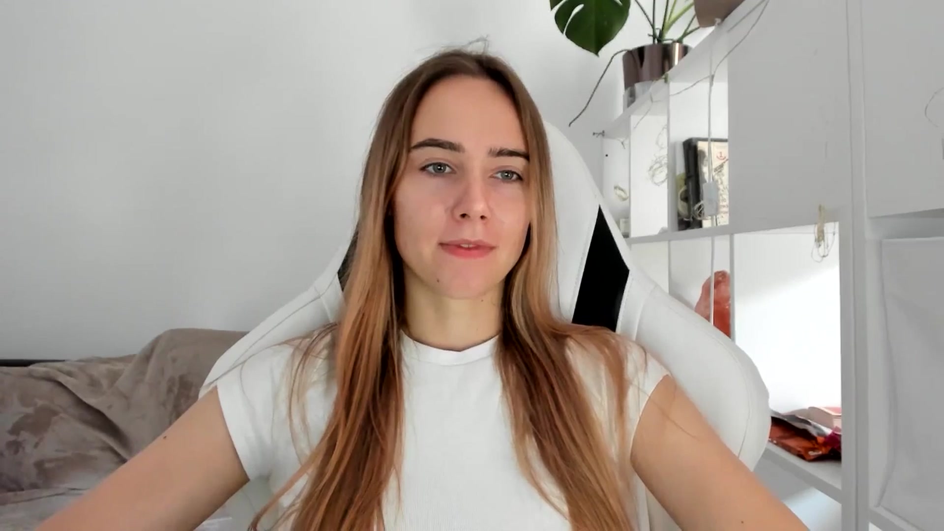 Gallery image thumbnail from OhAlisa's myfreecams stream on, 08/01/2025, 11:14 image 8 of 20