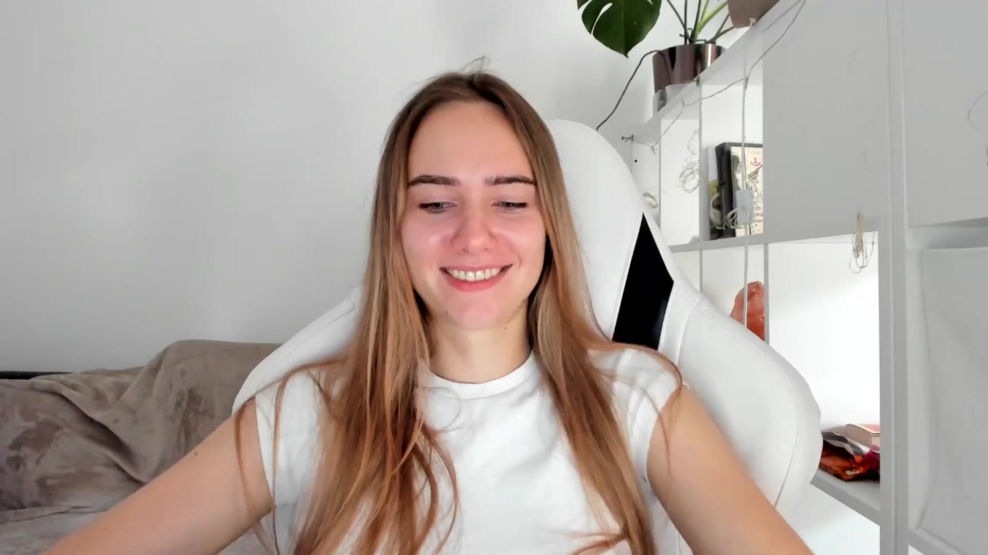Gallery image thumbnail from OhAlisa's myfreecams stream on, 08/01/2025, 11:34 image 11 of 20