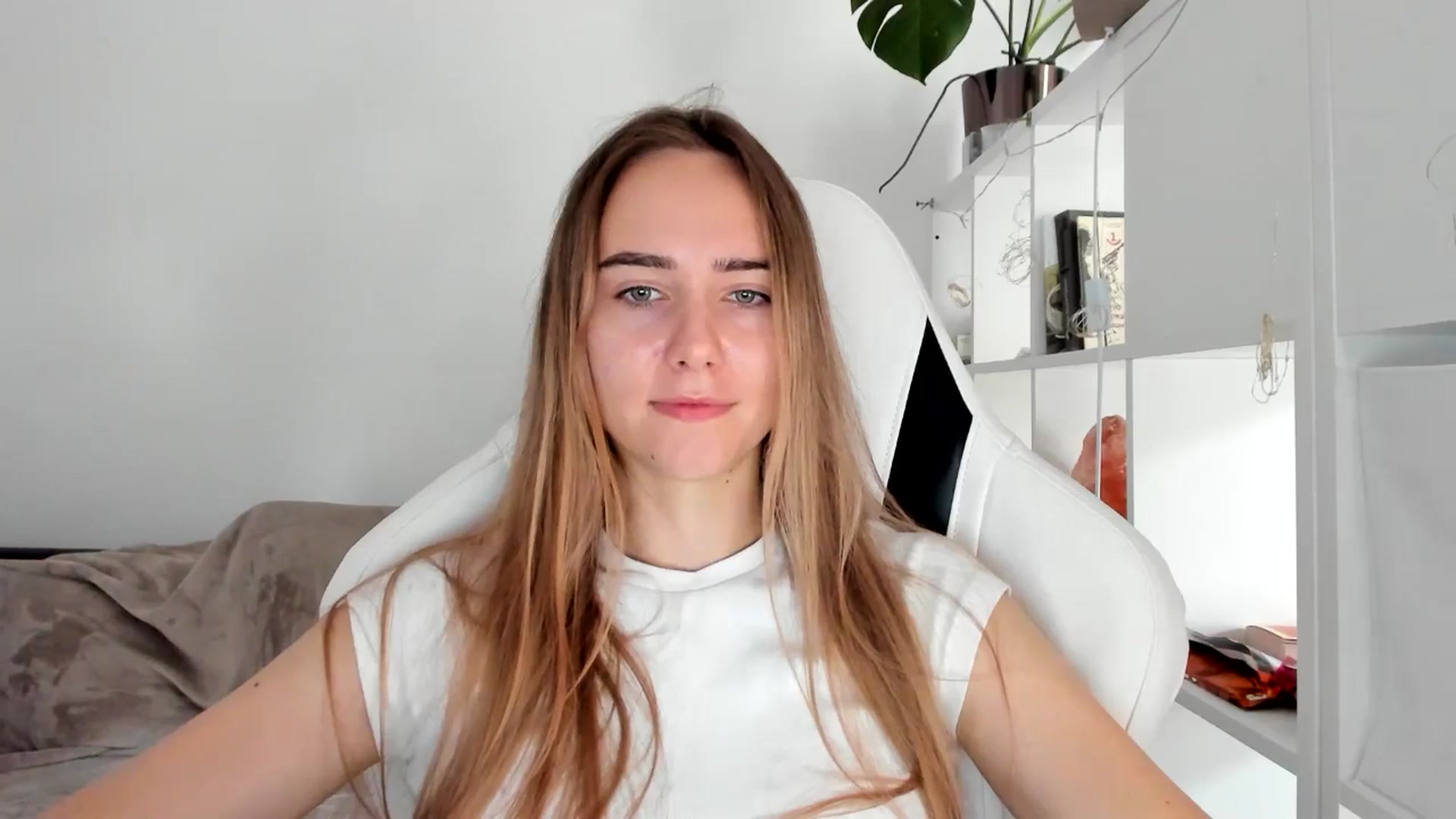 Gallery image thumbnail from OhAlisa's myfreecams stream on, 08/01/2025, 11:34 image 10 of 20