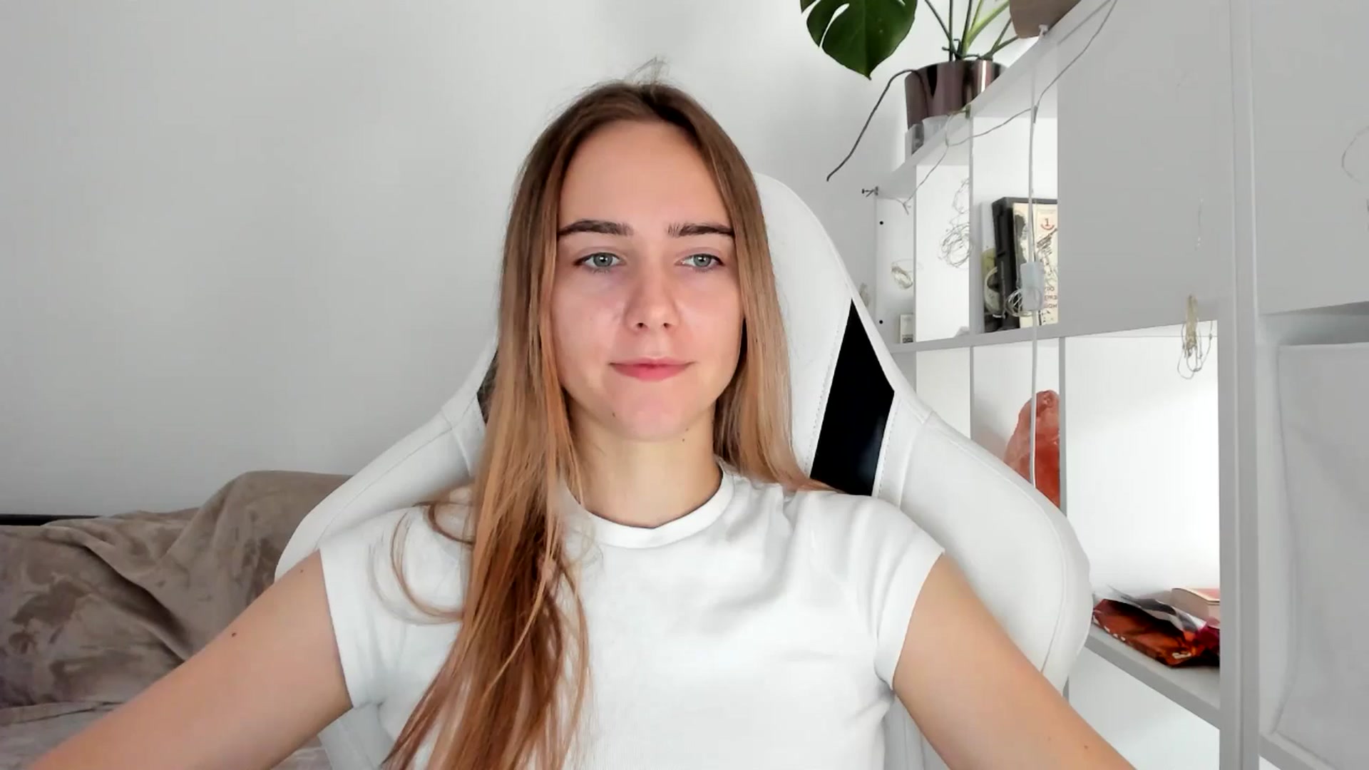 Gallery image thumbnail from OhAlisa's myfreecams stream on, 08/01/2025, 11:34 image 3 of 20