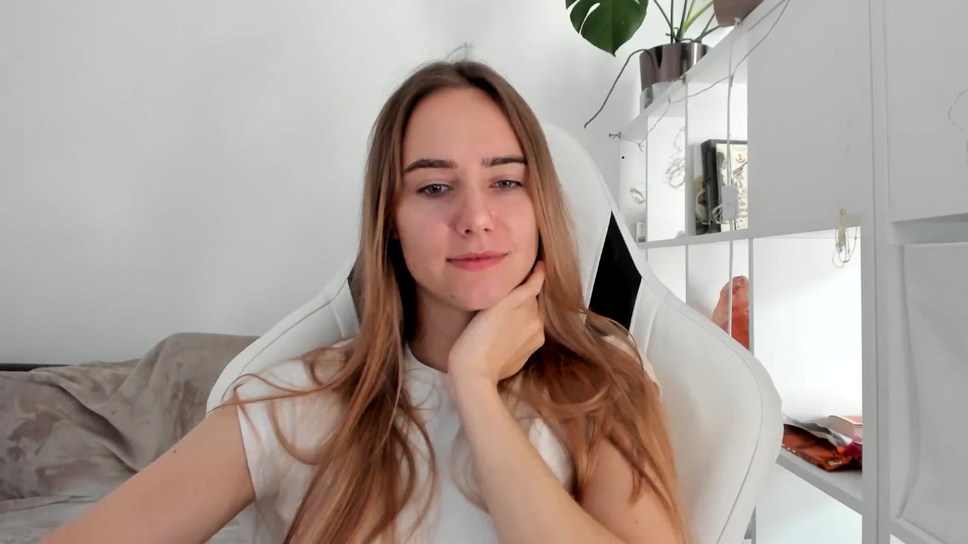 Gallery image thumbnail from OhAlisa's myfreecams stream on, 08/01/2025, 11:34 image 5 of 20