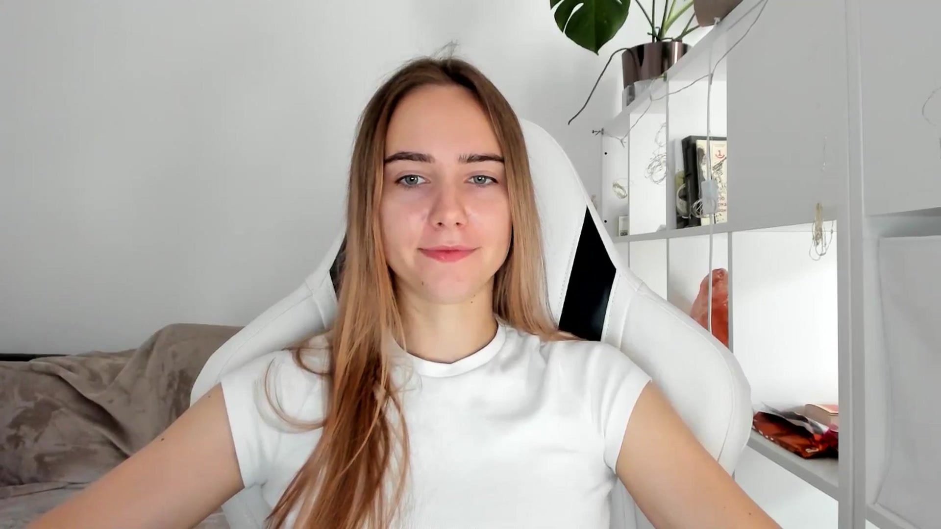 Gallery image thumbnail from OhAlisa's myfreecams stream on, 08/01/2025, 11:34 image 4 of 20