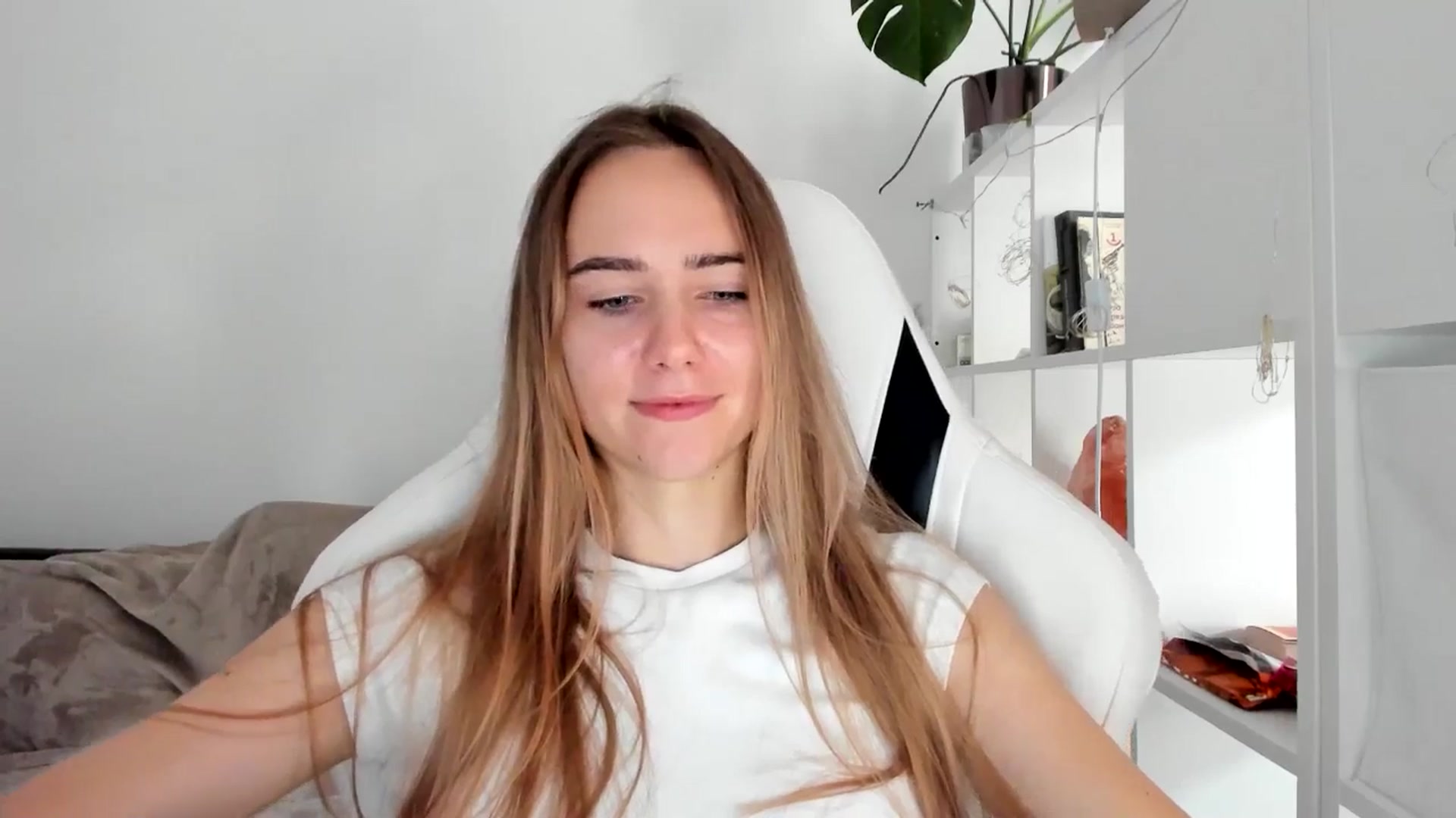 Gallery image thumbnail from OhAlisa's myfreecams stream on, 08/01/2025, 11:34 image 9 of 20