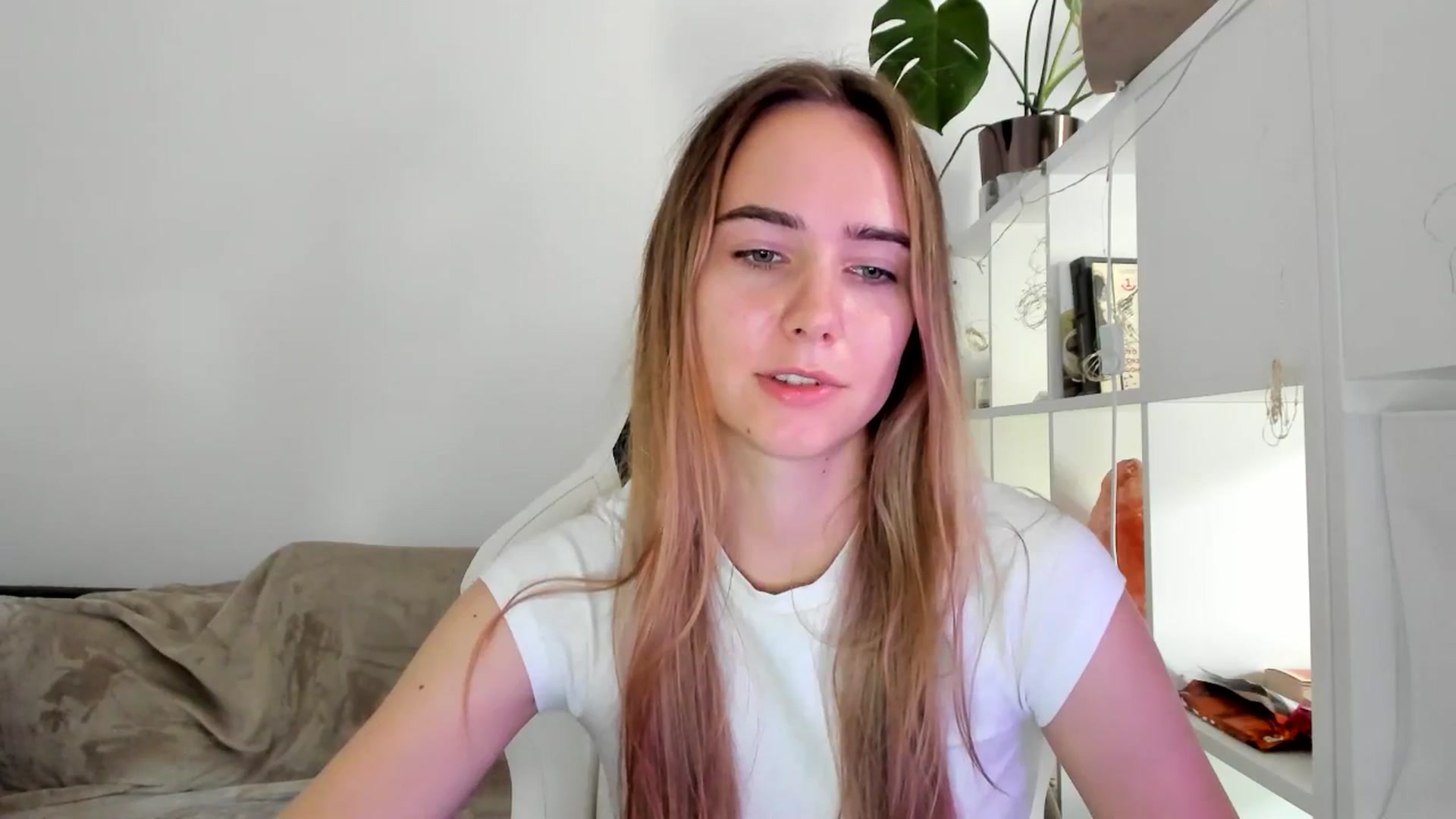 Gallery image thumbnail from OhAlisa's myfreecams stream on, 08/01/2025, 13:01 image 4 of 20