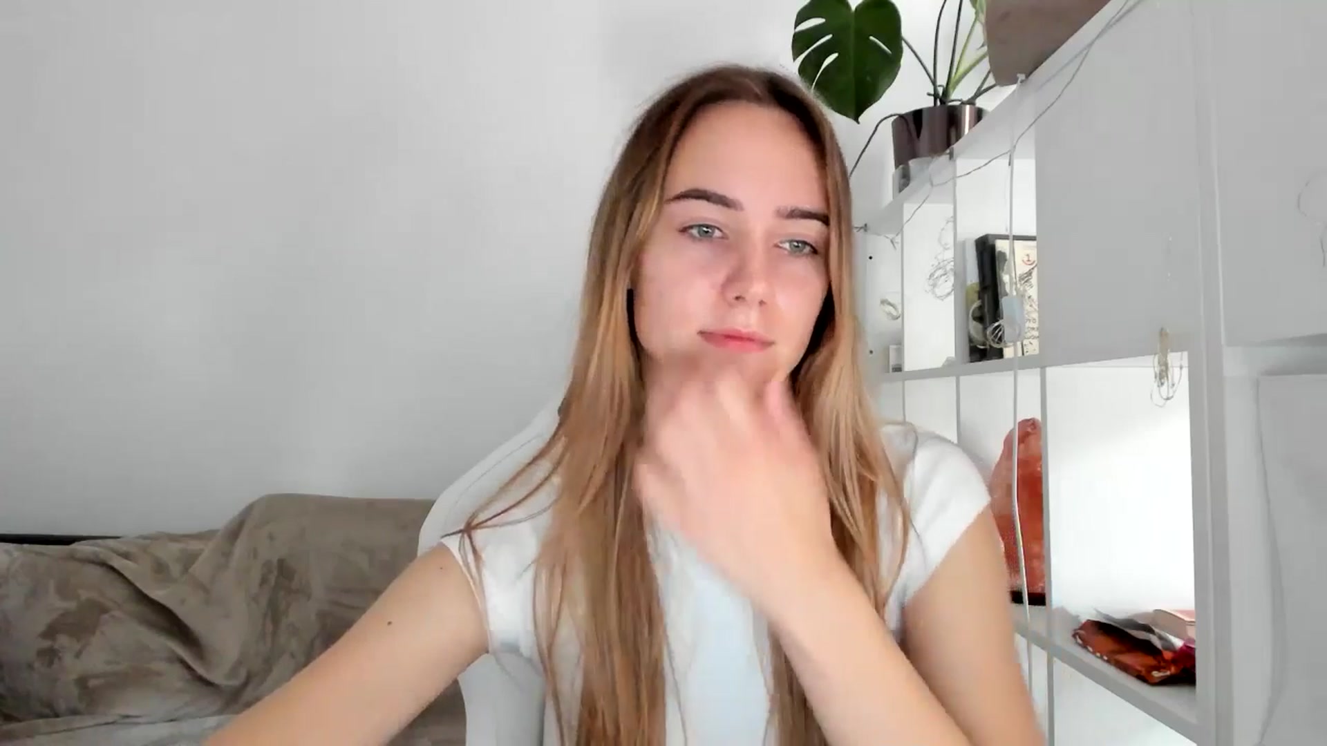 Gallery image thumbnail from OhAlisa's myfreecams stream on, 08/01/2025, 13:01 image 3 of 20