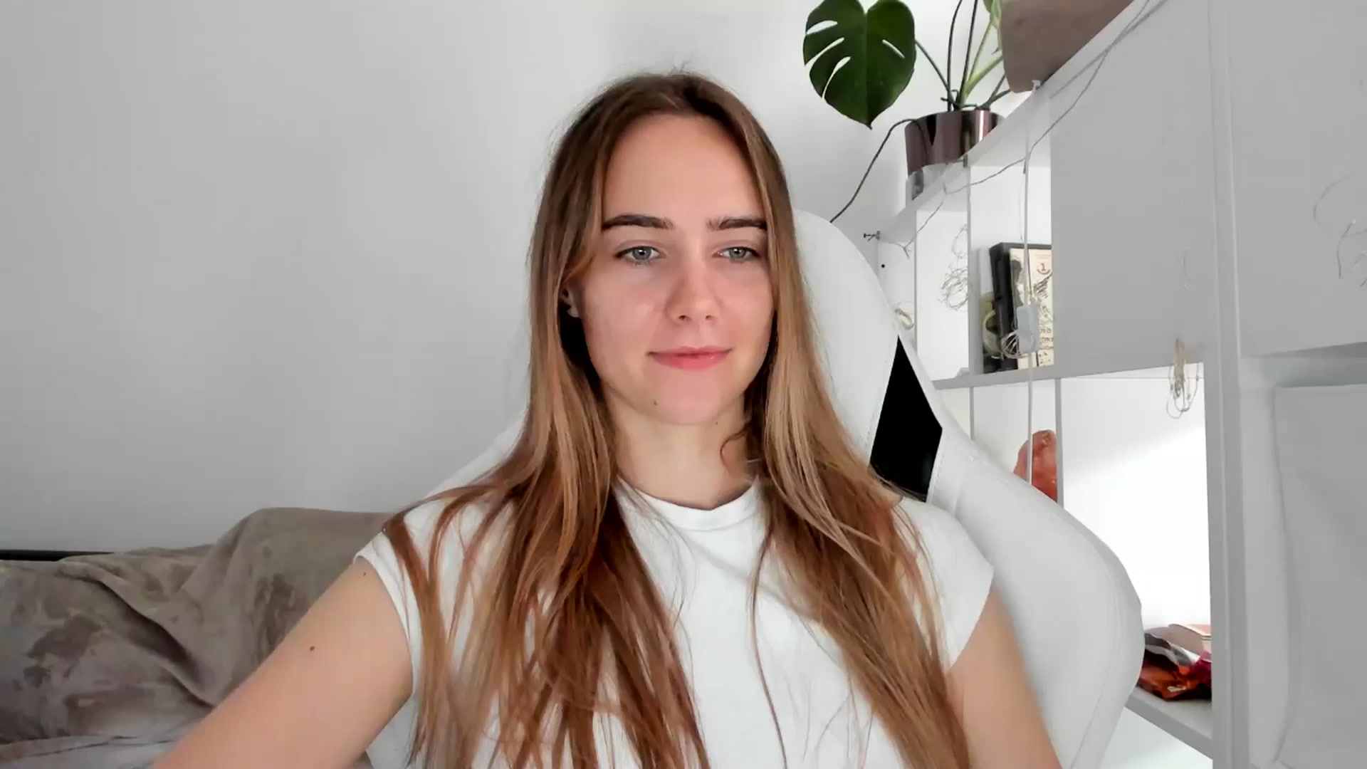 Gallery image thumbnail from OhAlisa's myfreecams stream on, 08/01/2025, 13:01 image 1 of 20