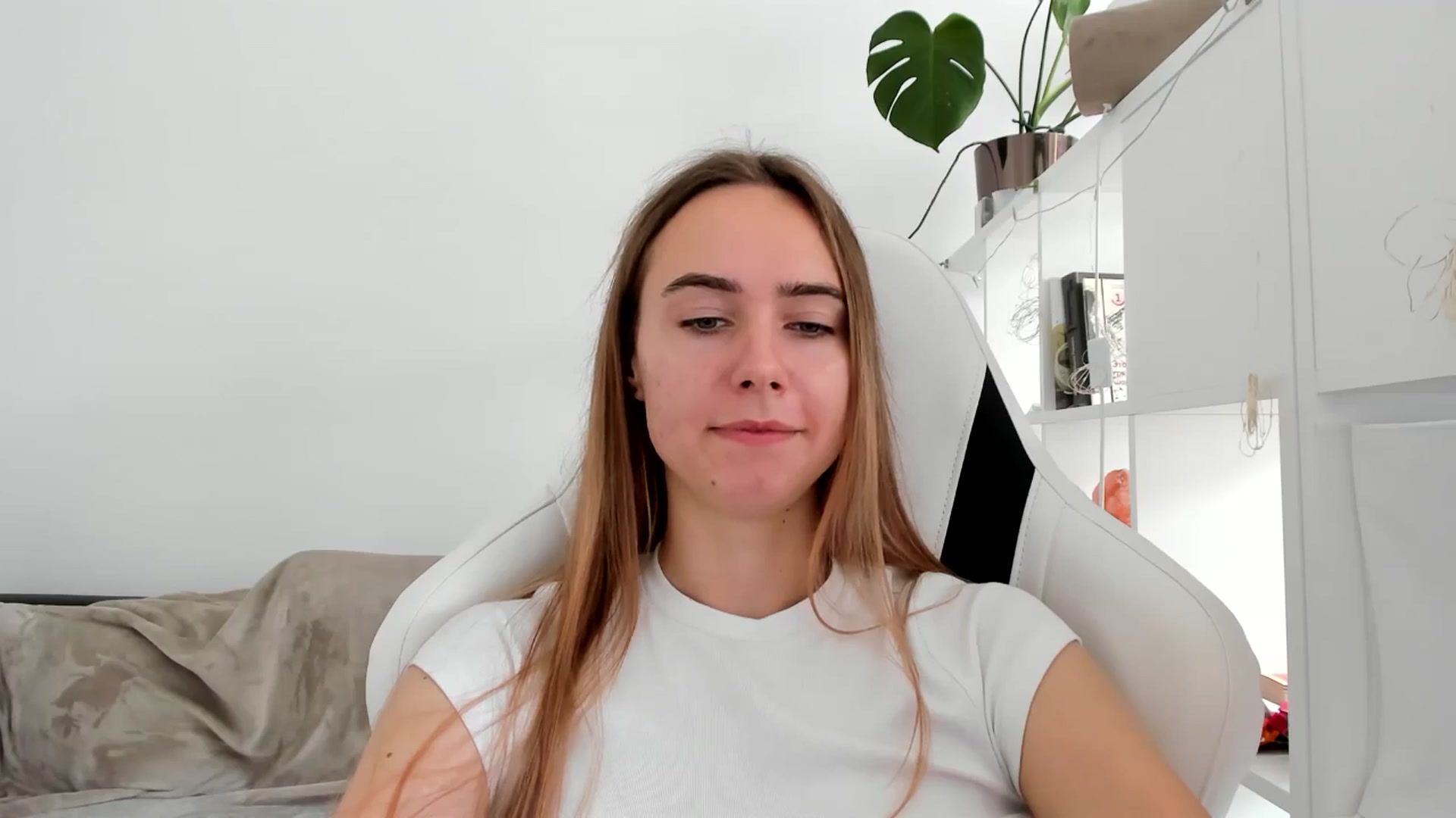 Gallery image thumbnail from OhAlisa's myfreecams stream on, 08/01/2025, 13:01 image 18 of 20