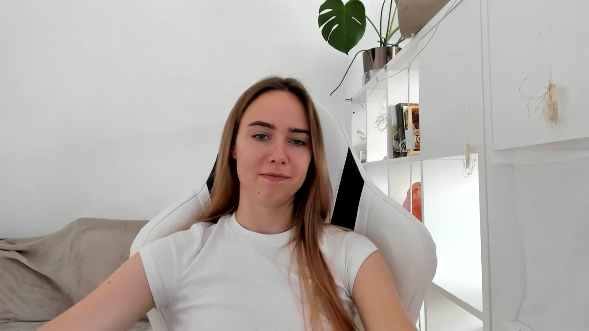 Gallery image thumbnail from OhAlisa's myfreecams stream on, 08/02/2025, 13:35 image 13 of 20