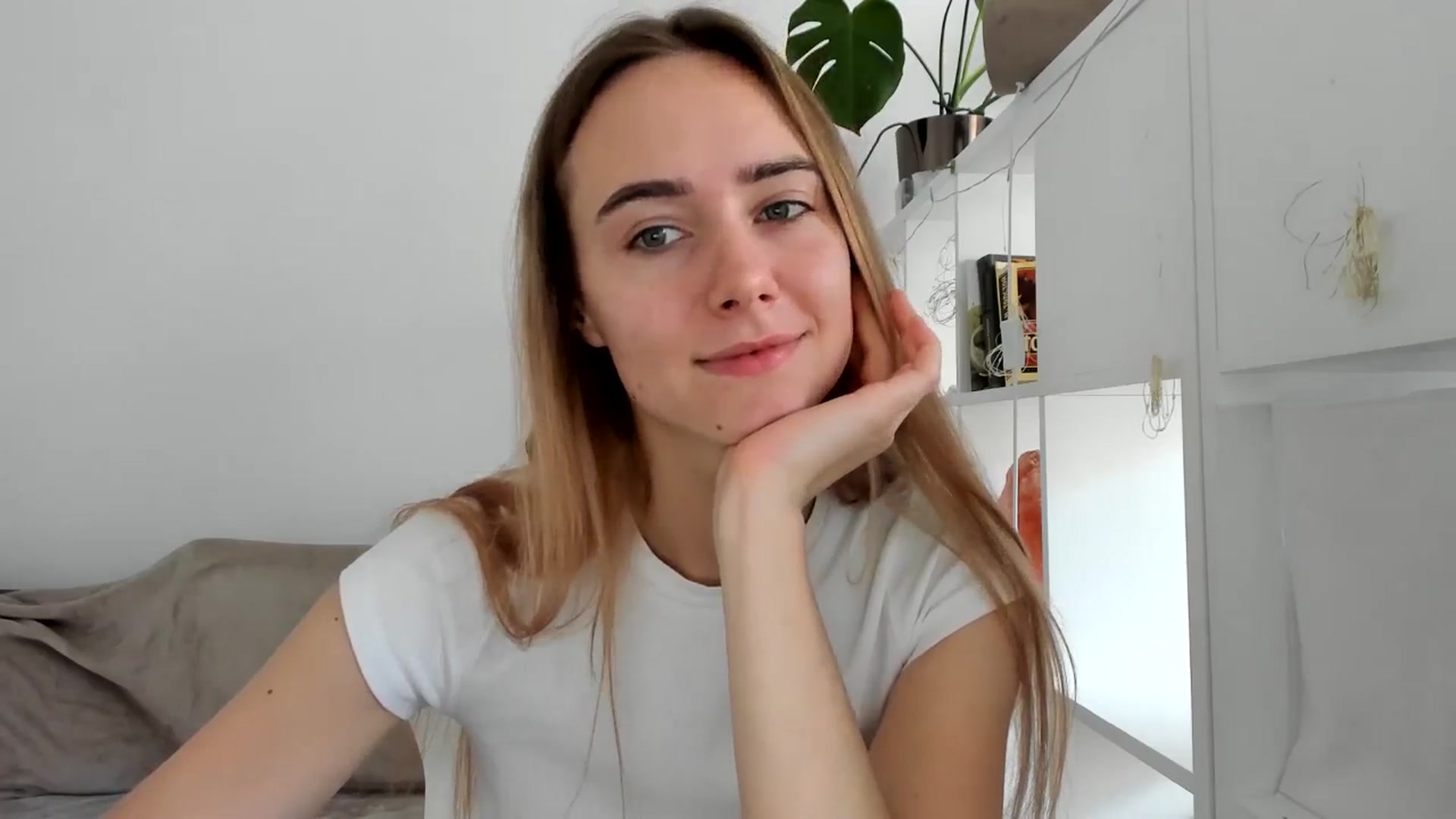 Gallery image thumbnail from OhAlisa's myfreecams stream on, 08/02/2025, 13:35 image 2 of 20