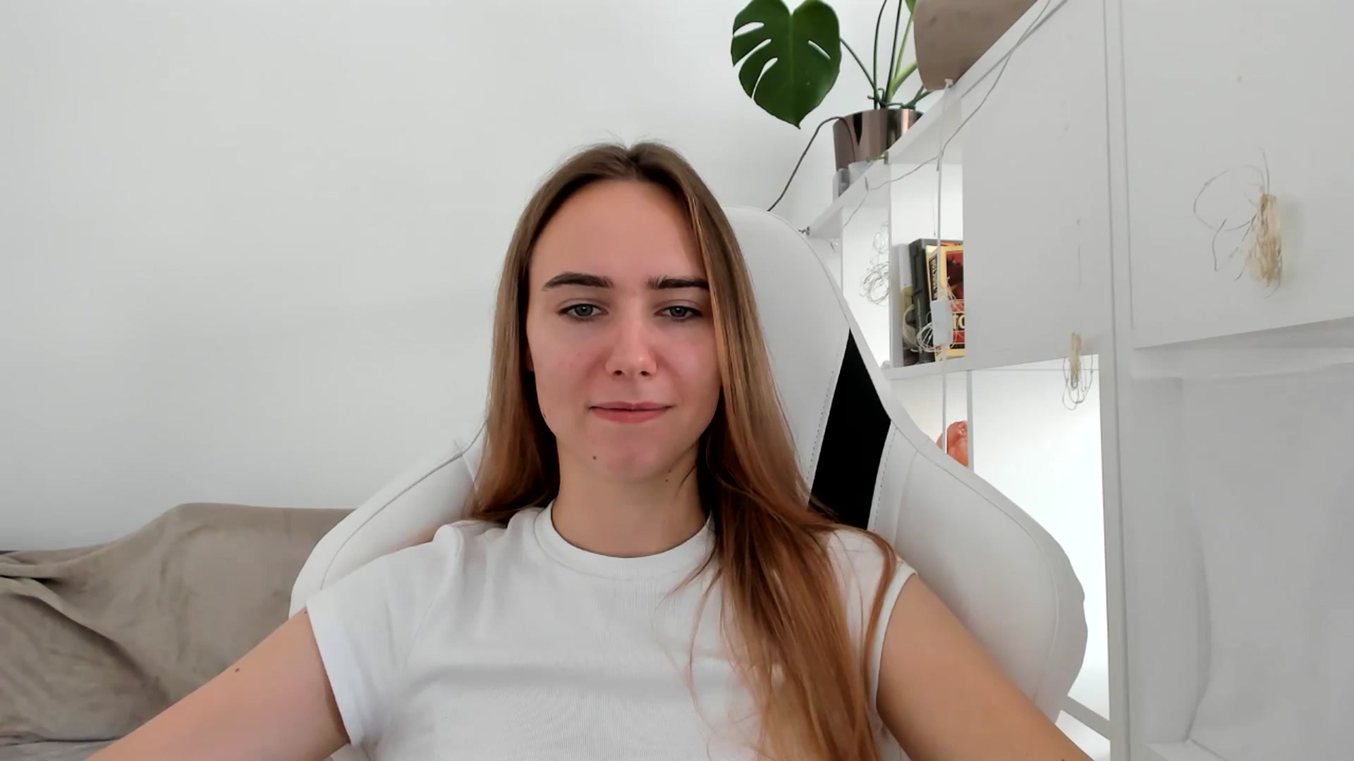 Gallery image thumbnail from OhAlisa's myfreecams stream on, 08/02/2025, 13:35 image 17 of 20