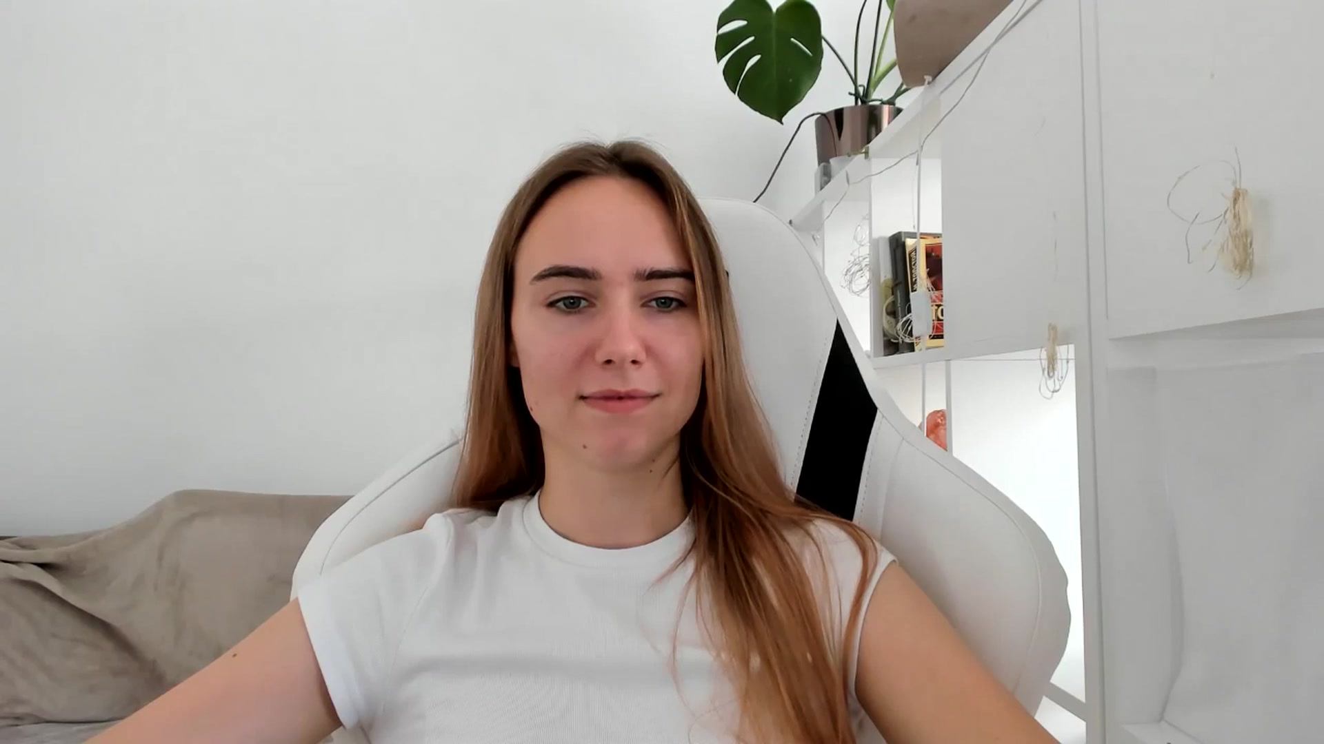 Gallery image thumbnail from OhAlisa's myfreecams stream on, 08/02/2025, 13:35 image 19 of 20