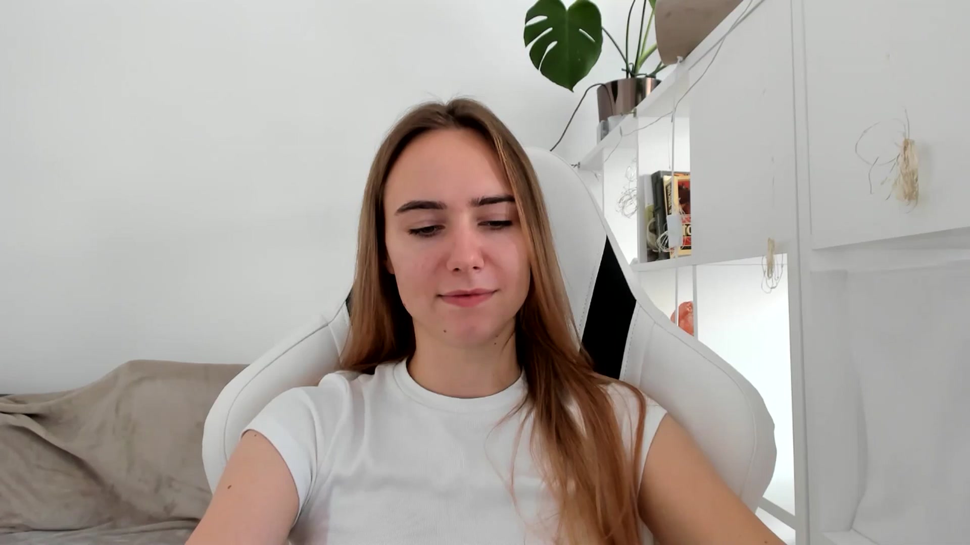 Gallery image thumbnail from OhAlisa's myfreecams stream on, 08/02/2025, 13:35 image 16 of 20