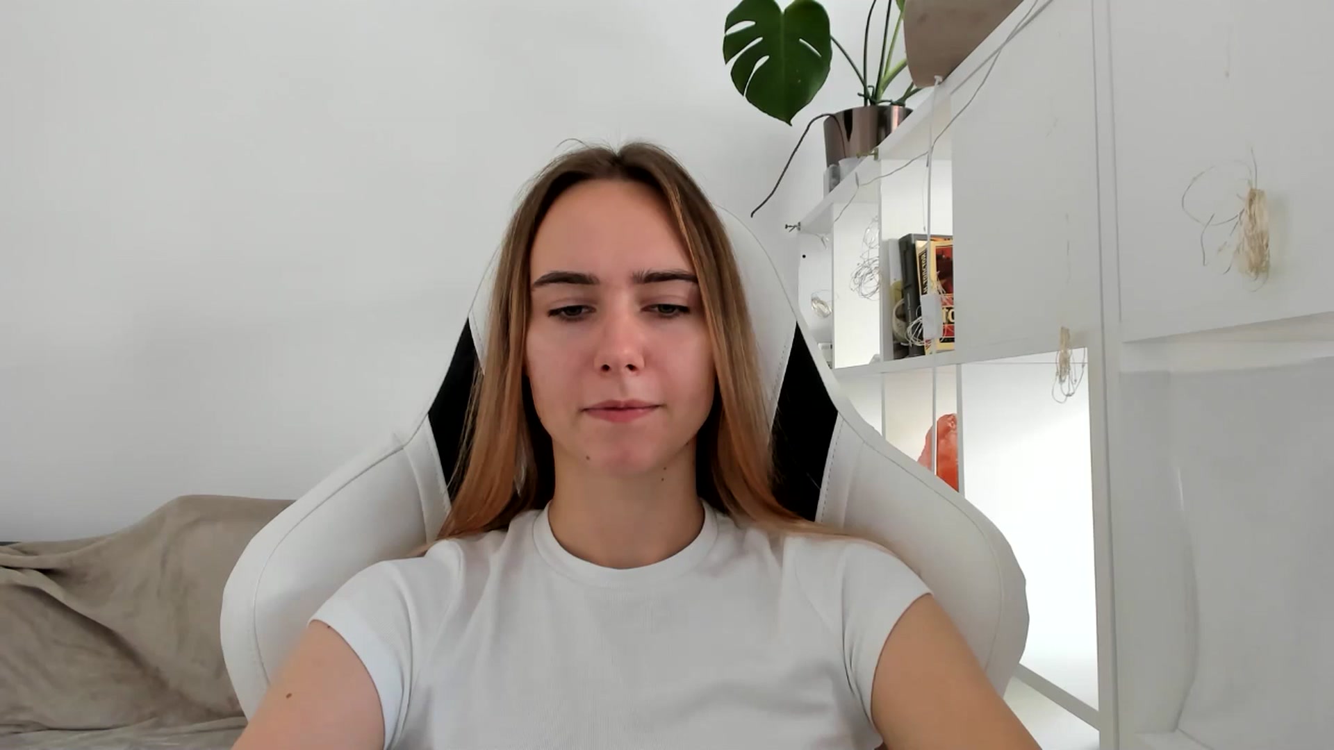 Gallery image thumbnail from OhAlisa's myfreecams stream on, 08/02/2025, 14:20 image 9 of 20