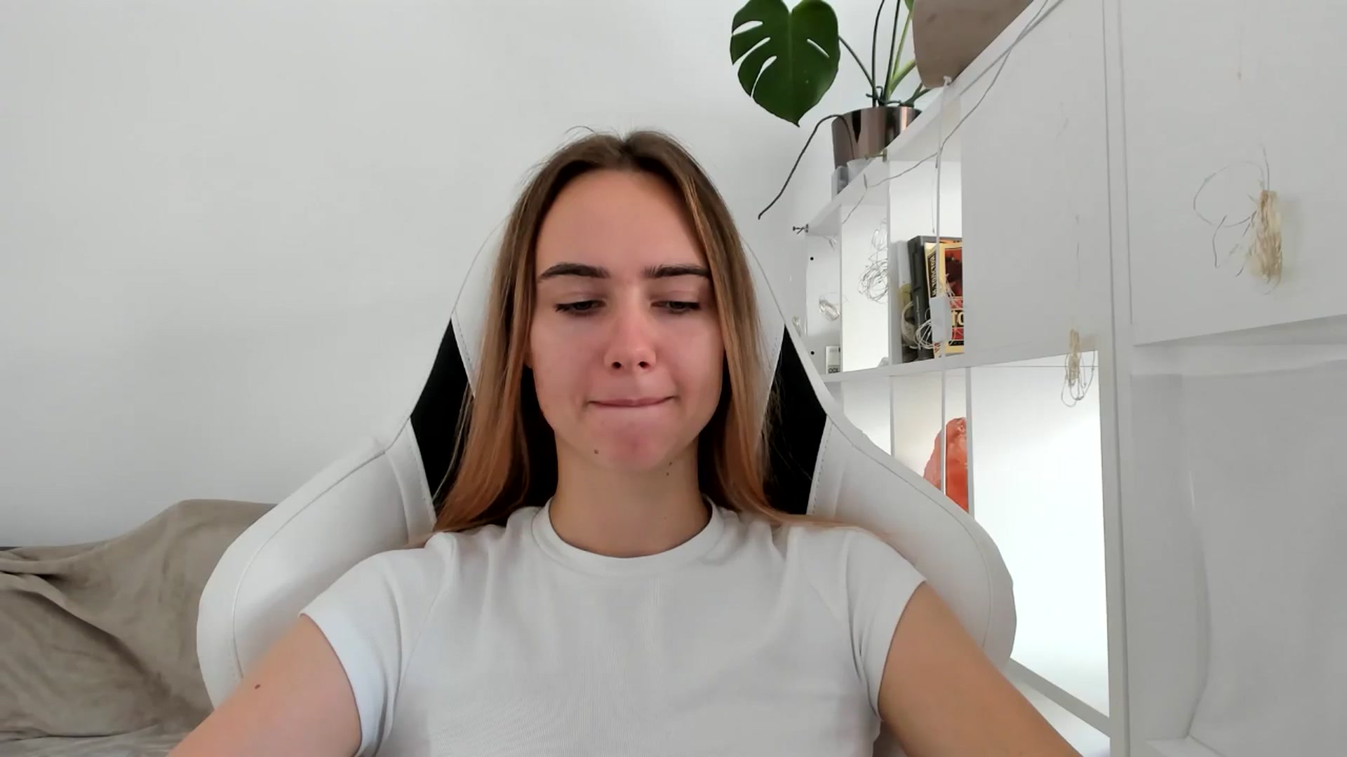 Gallery image thumbnail from OhAlisa's myfreecams stream on, 08/02/2025, 14:20 image 4 of 20