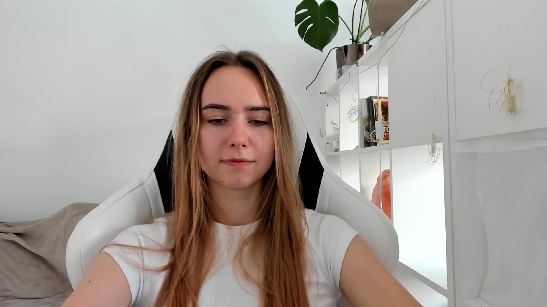 Gallery image thumbnail from OhAlisa's myfreecams stream on, 08/02/2025, 14:20 image 2 of 20