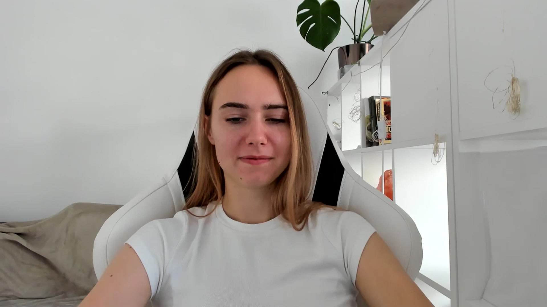 Gallery image thumbnail from OhAlisa's myfreecams stream on, 08/02/2025, 14:20 image 16 of 20