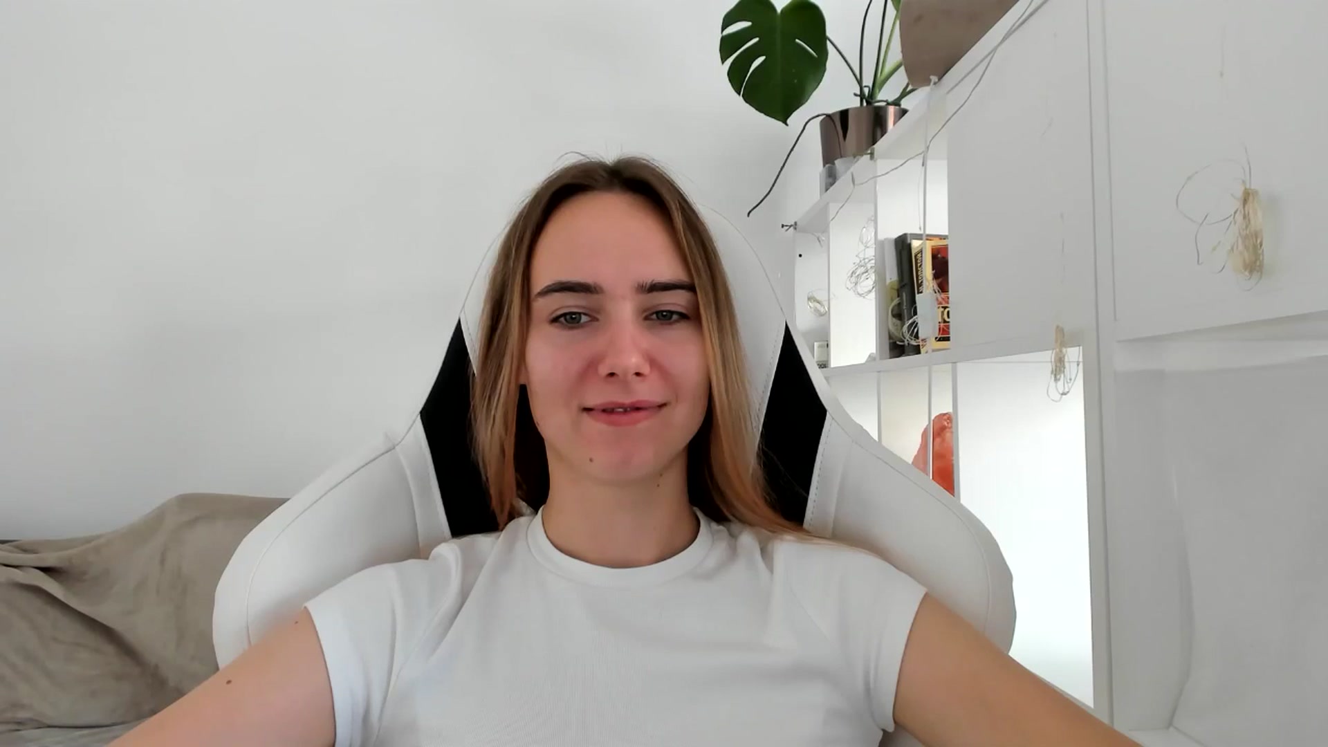 Gallery image thumbnail from OhAlisa's myfreecams stream on, 08/02/2025, 14:20 image 13 of 20