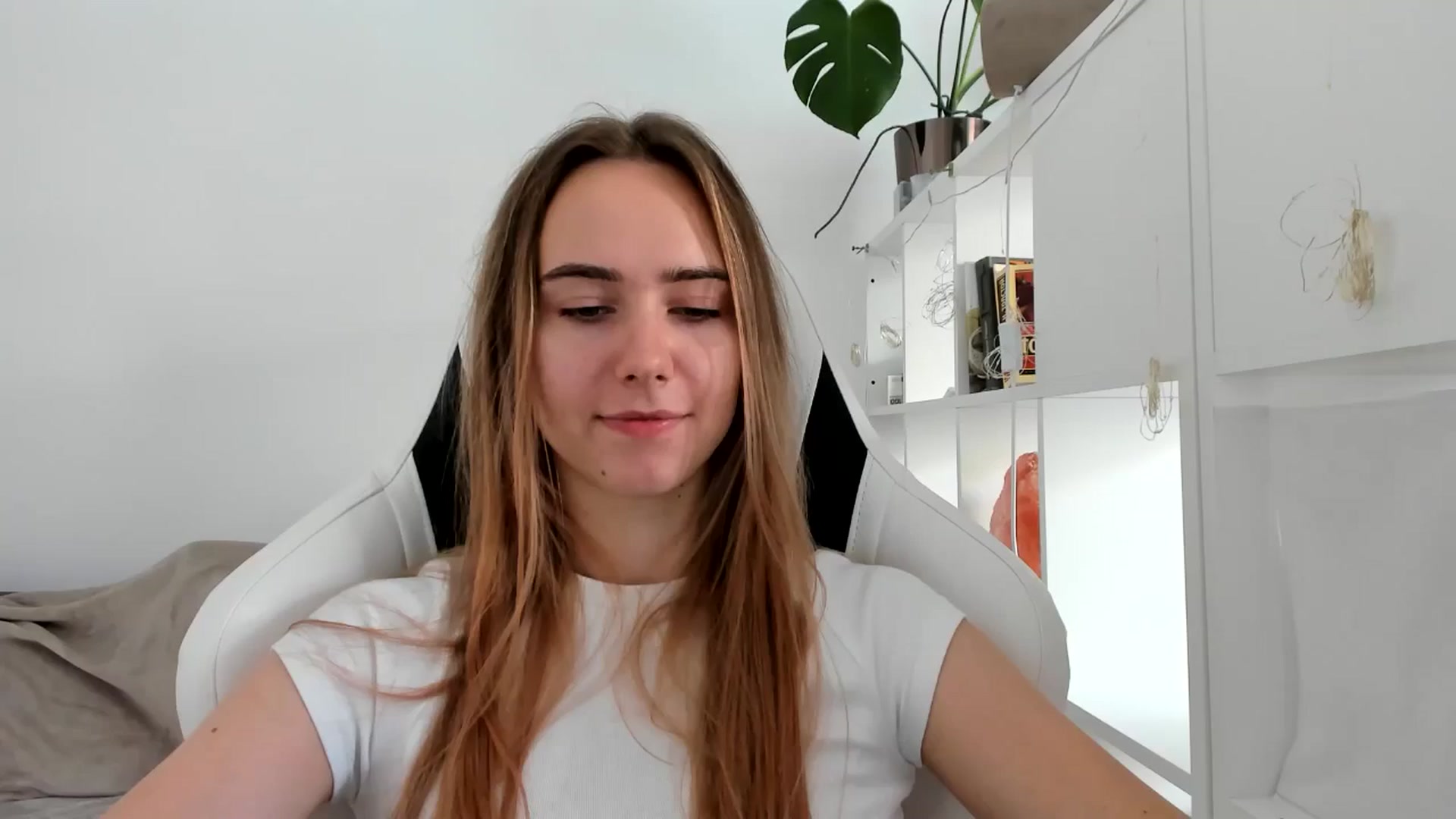 Gallery image thumbnail from OhAlisa's myfreecams stream on, 08/02/2025, 14:20 image 1 of 20