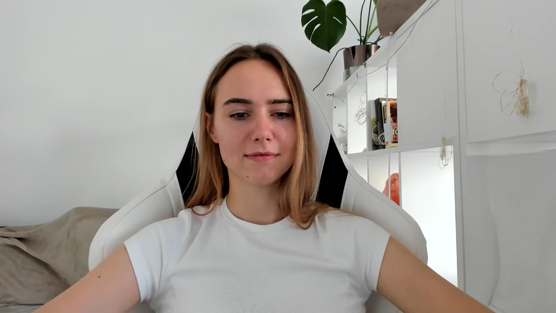 Gallery image thumbnail from OhAlisa's myfreecams stream on, 08/02/2025, 14:20 image 15 of 20