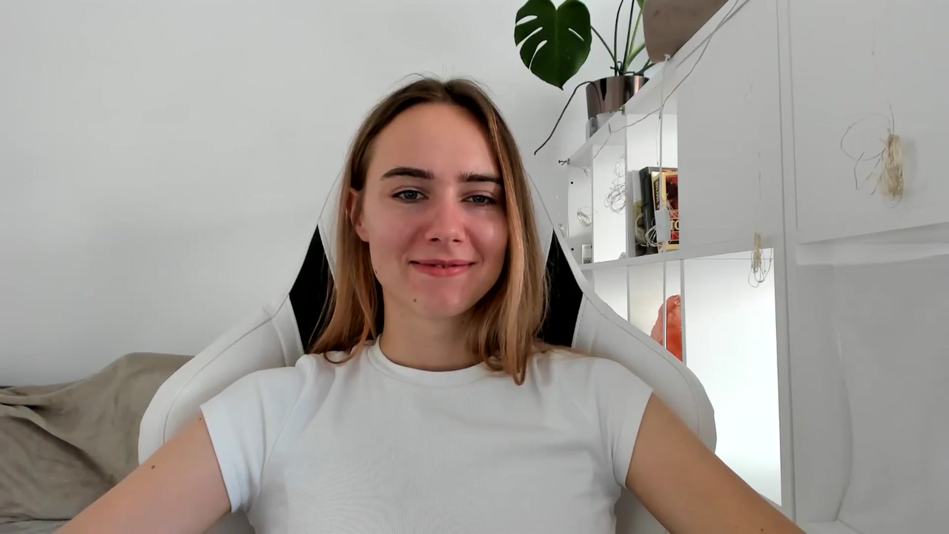 Gallery image thumbnail from OhAlisa's myfreecams stream on, 08/02/2025, 14:20 image 14 of 20