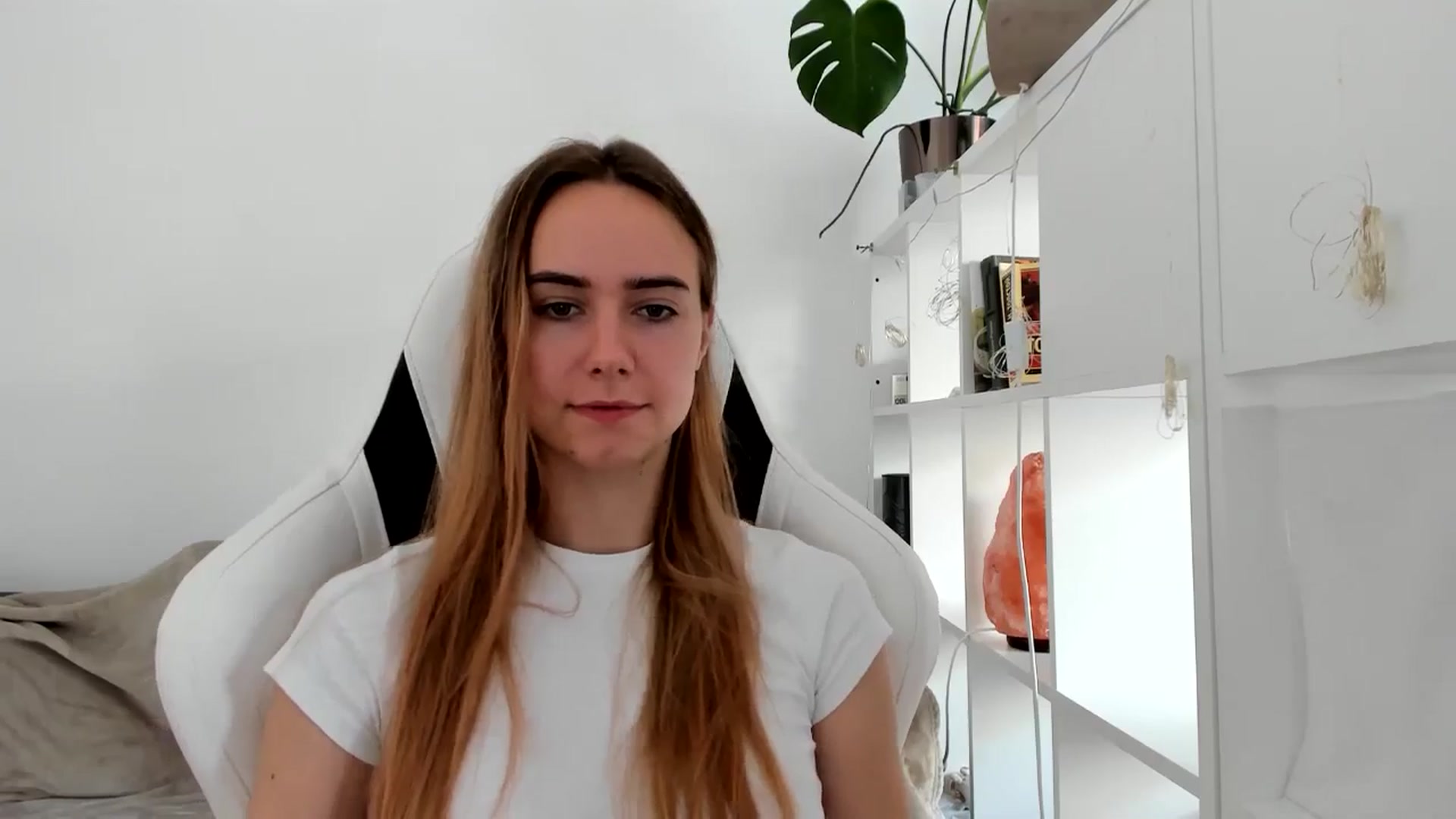 Gallery image thumbnail from OhAlisa's myfreecams stream on, 08/02/2025, 14:20 image 3 of 20