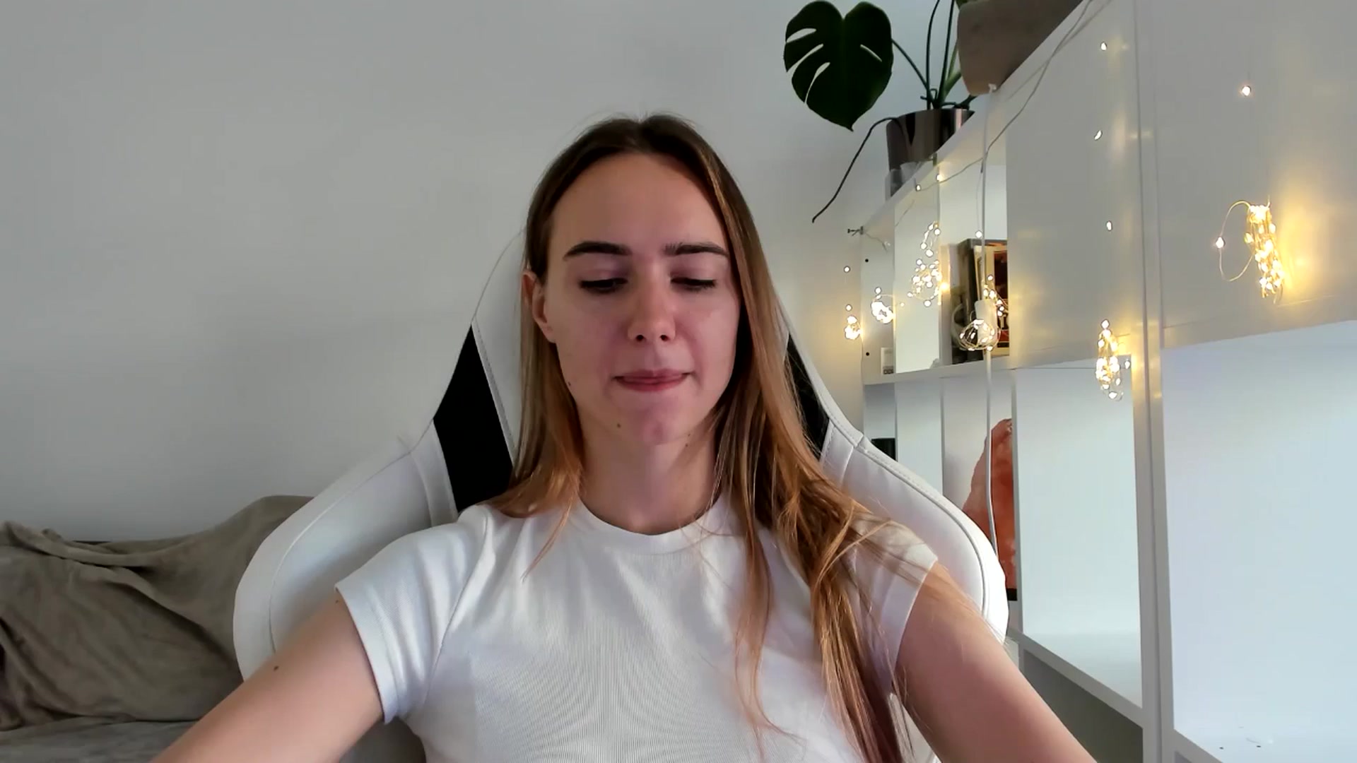 Gallery image thumbnail from OhAlisa's myfreecams stream on, 08/02/2025, 15:05 image 18 of 20