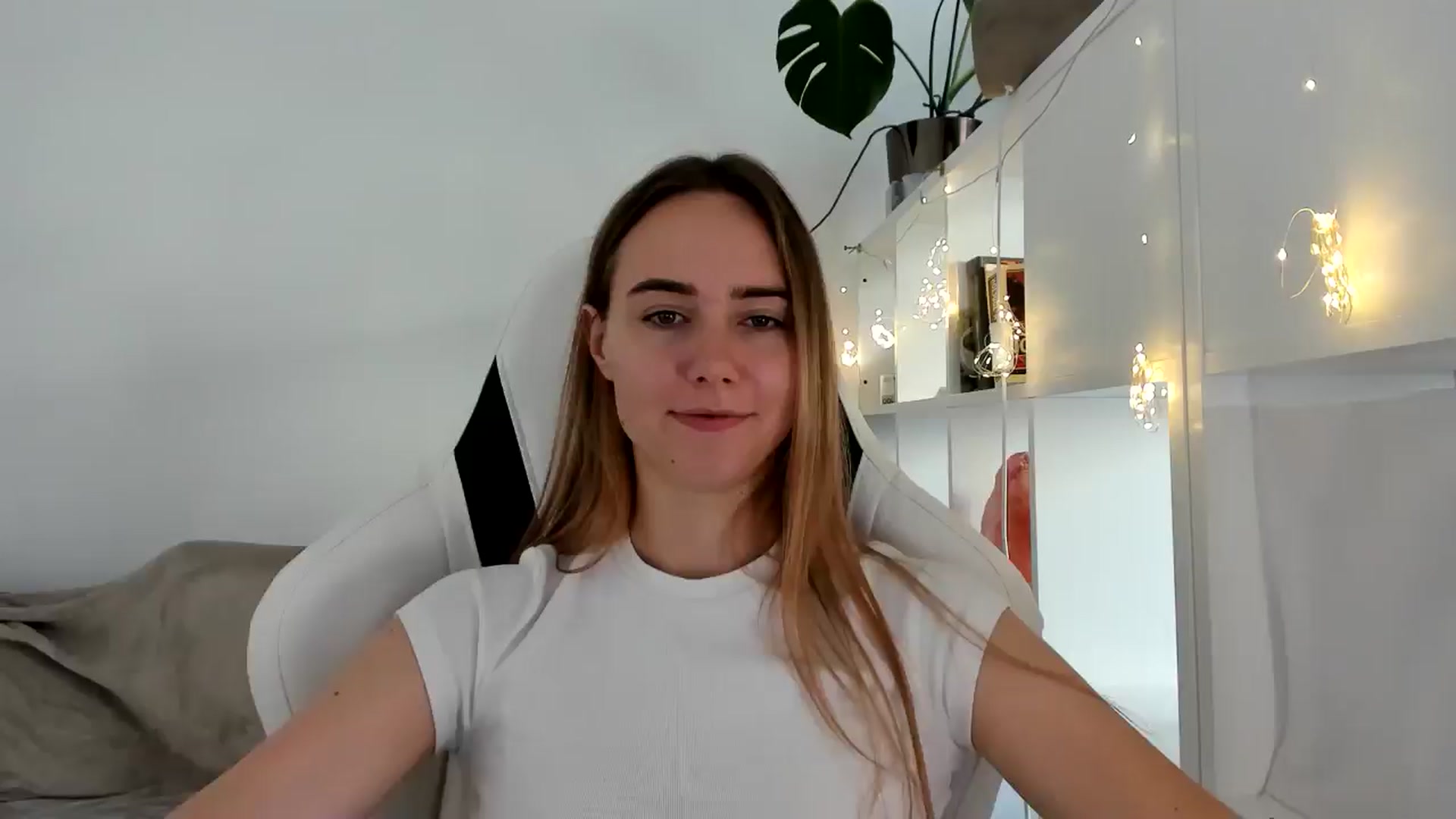 Gallery image thumbnail from OhAlisa's myfreecams stream on, 08/02/2025, 15:05 image 7 of 20