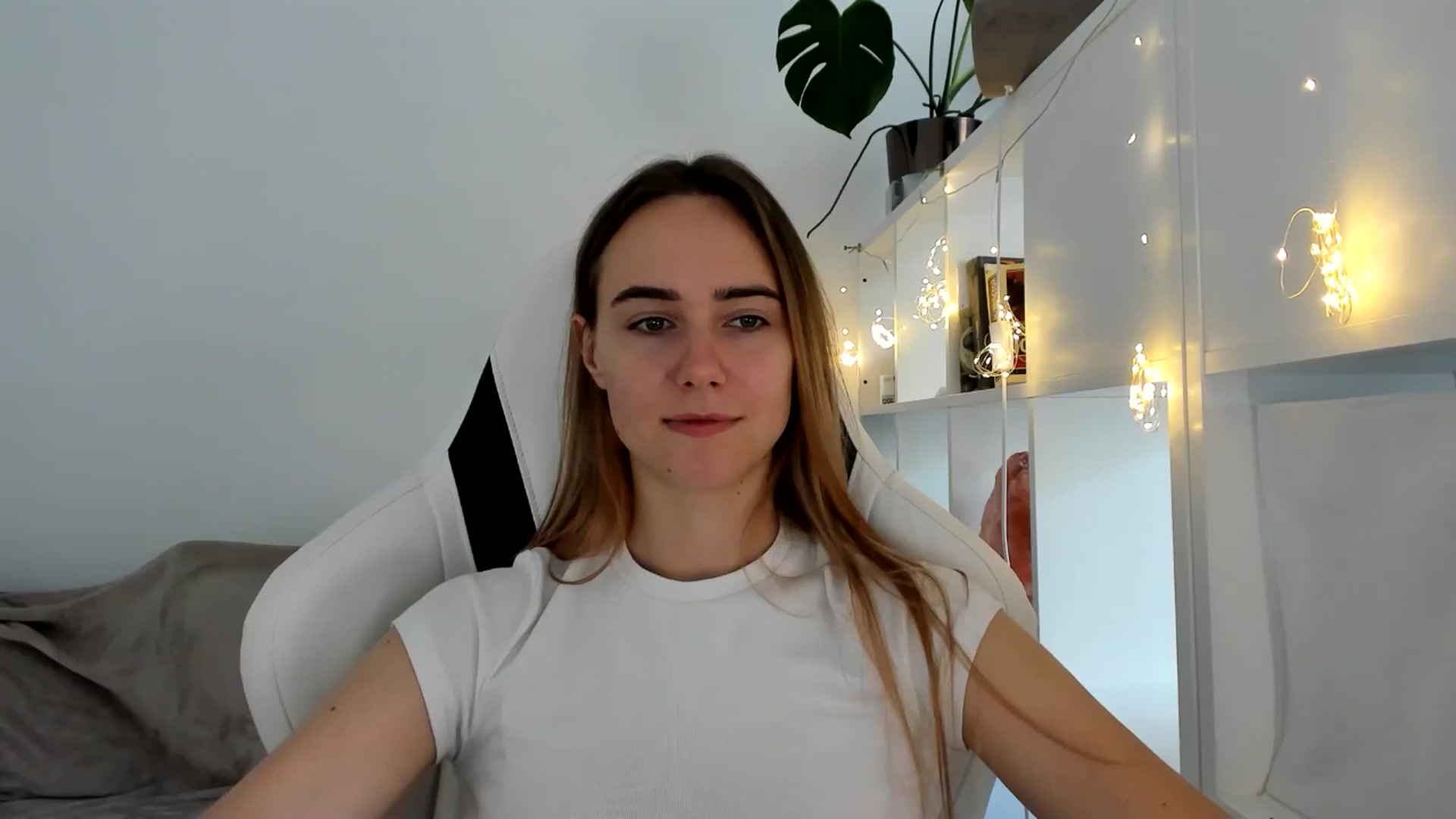 Gallery image thumbnail from OhAlisa's myfreecams stream on, 08/02/2025, 15:05 image 11 of 20