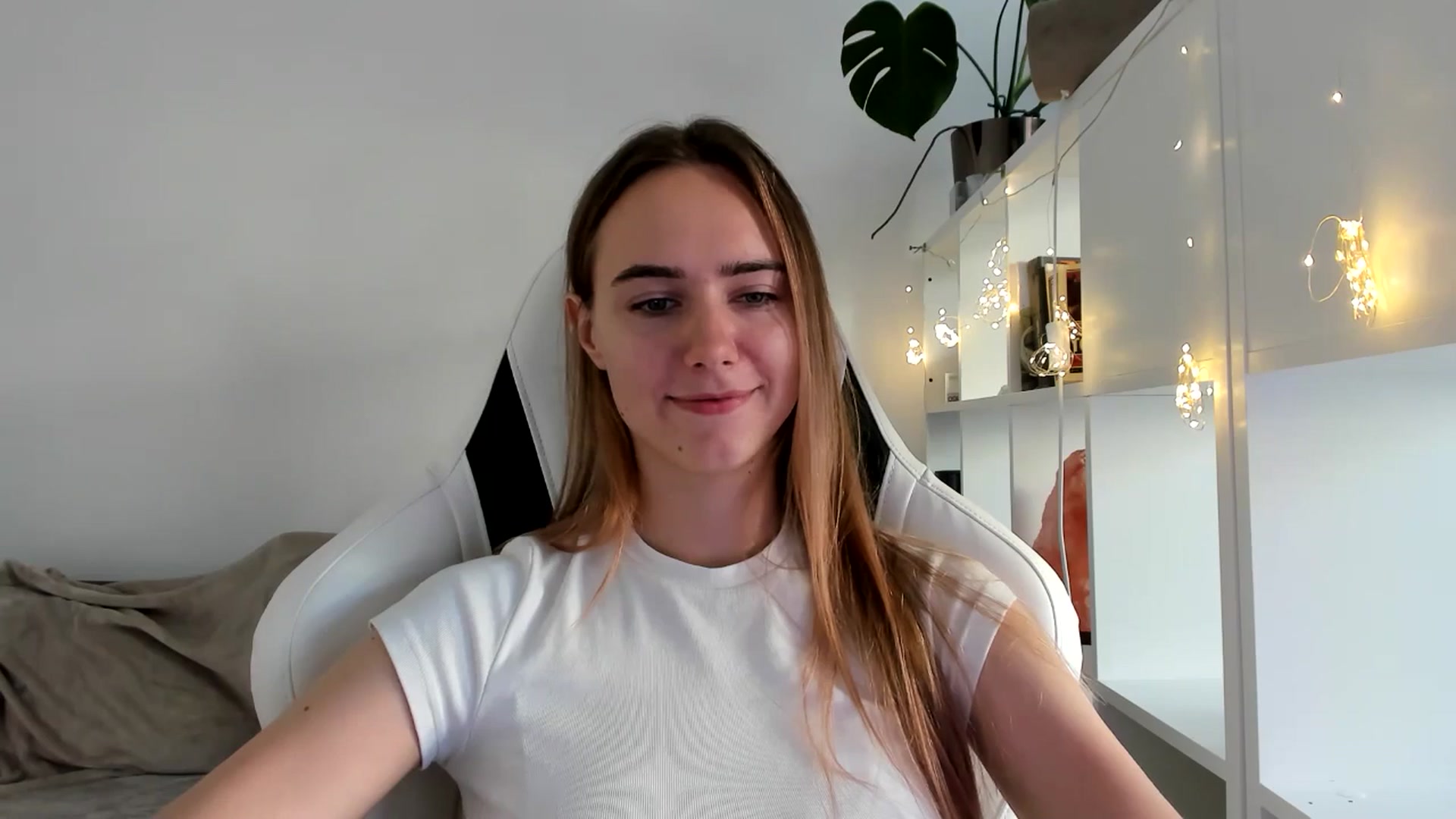 Gallery image thumbnail from OhAlisa's myfreecams stream on, 08/02/2025, 15:05 image 17 of 20