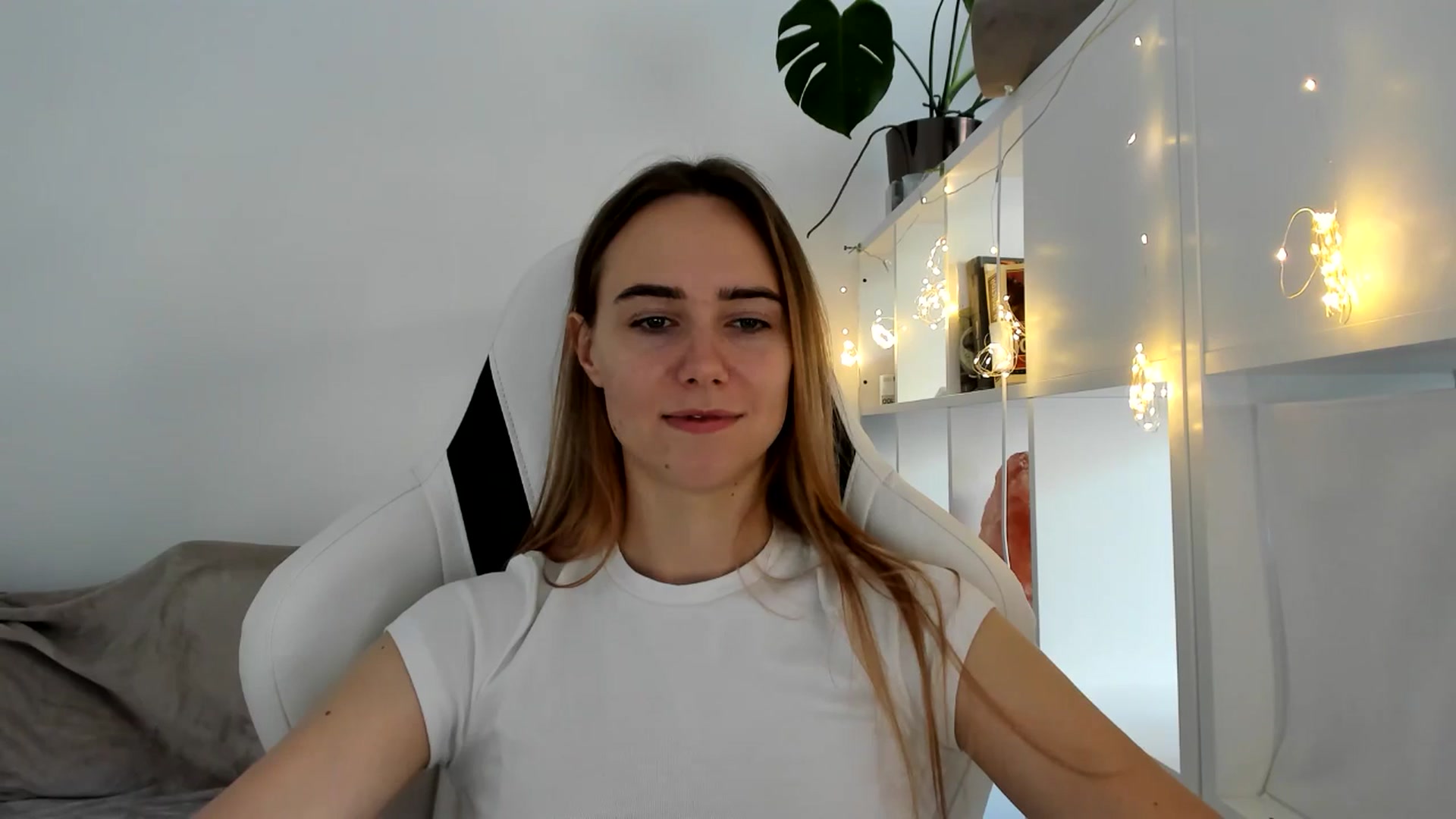 Gallery image thumbnail from OhAlisa's myfreecams stream on, 08/02/2025, 15:05 image 12 of 20