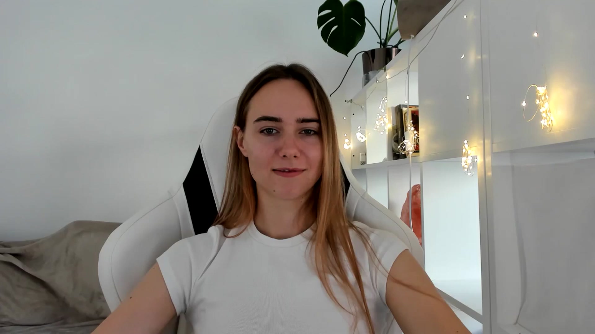 Gallery image thumbnail from OhAlisa's myfreecams stream on, 08/02/2025, 15:05 image 10 of 20