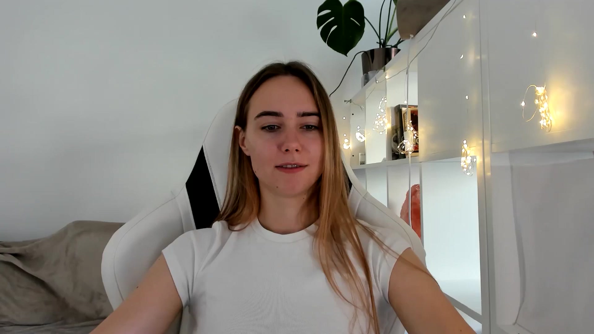 Gallery image thumbnail from OhAlisa's myfreecams stream on, 08/02/2025, 15:05 image 5 of 20
