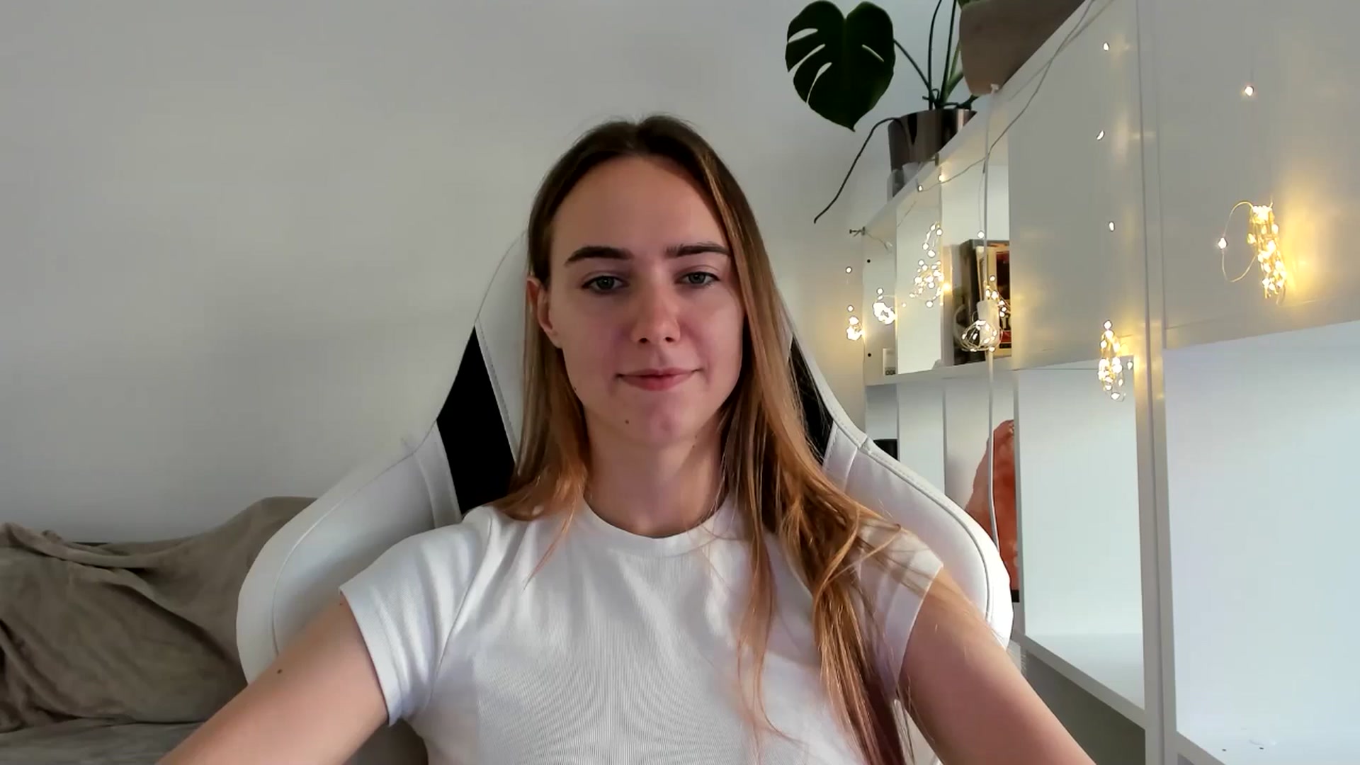 Gallery image thumbnail from OhAlisa's myfreecams stream on, 08/02/2025, 15:05 image 20 of 20