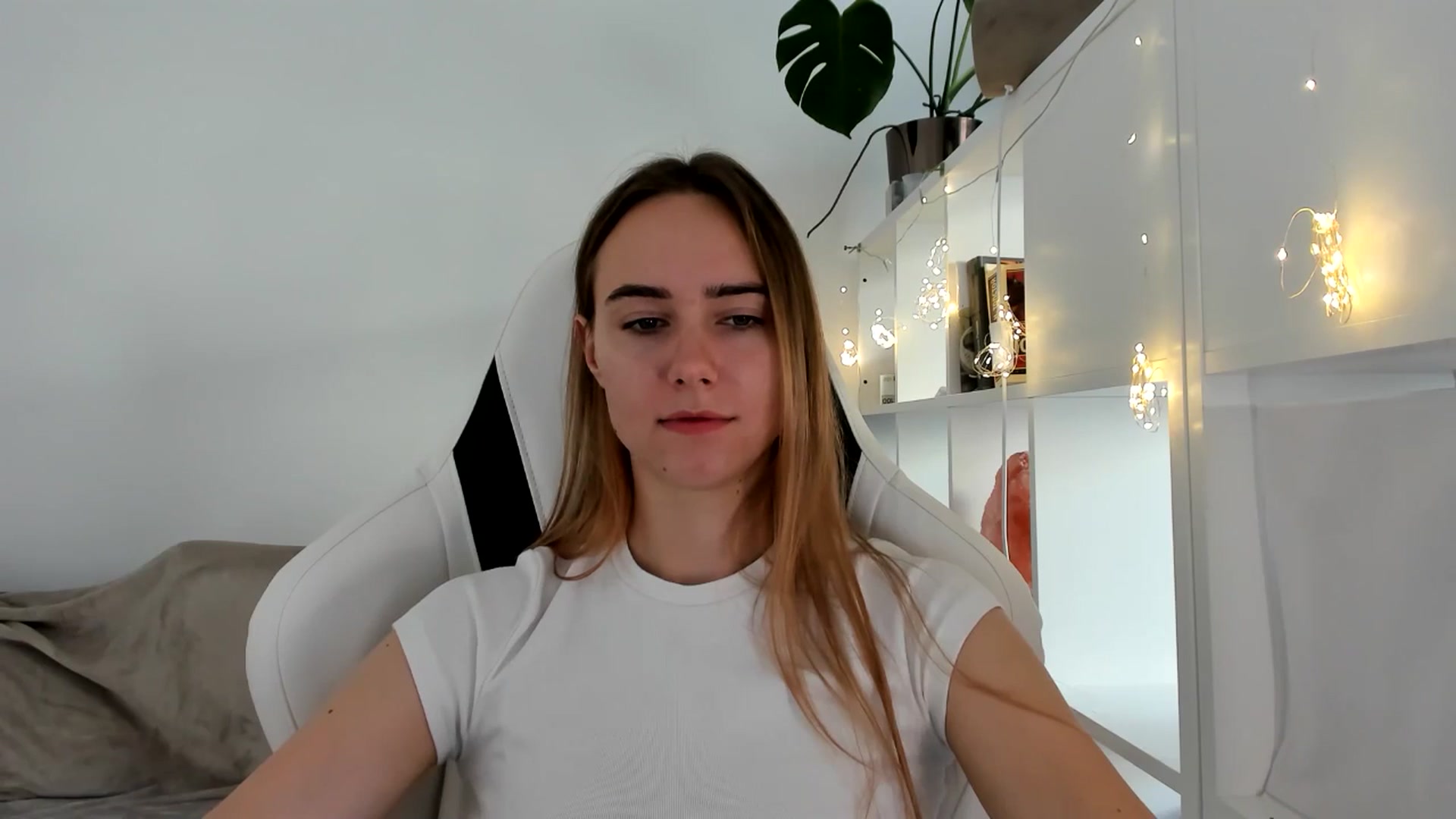 Gallery image thumbnail from OhAlisa's myfreecams stream on, 08/02/2025, 15:05 image 8 of 20