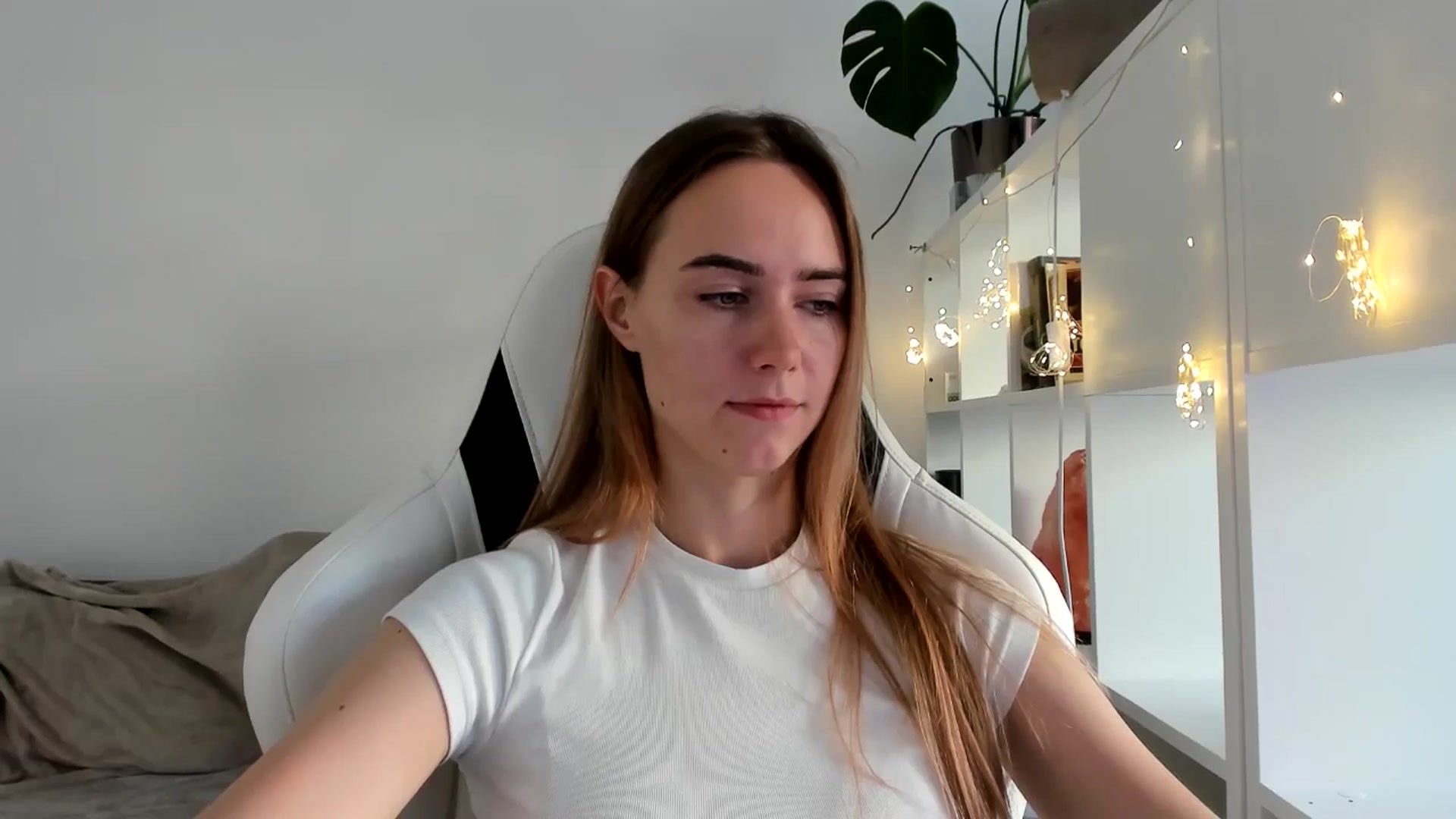 Gallery image thumbnail from OhAlisa's myfreecams stream on, 08/02/2025, 15:05 image 16 of 20