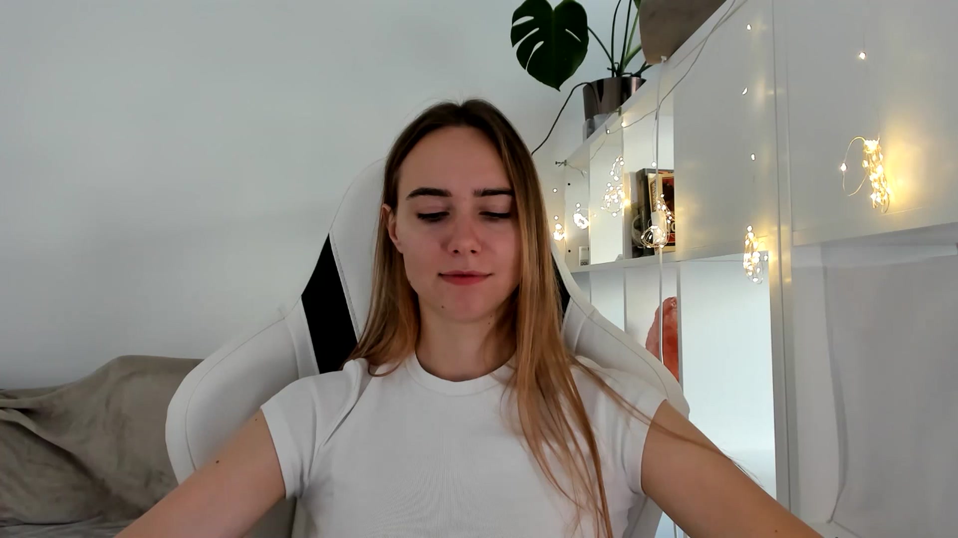 Gallery image thumbnail from OhAlisa's myfreecams stream on, 08/02/2025, 15:05 image 6 of 20