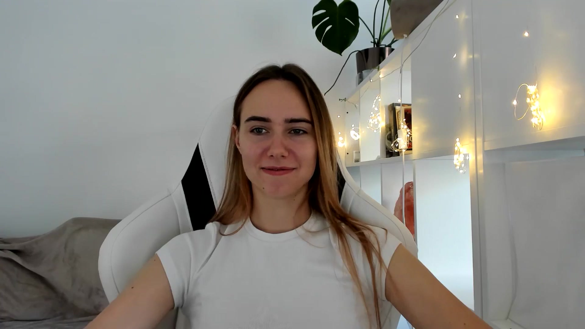 Gallery image thumbnail from OhAlisa's myfreecams stream on, 08/02/2025, 15:05 image 13 of 20