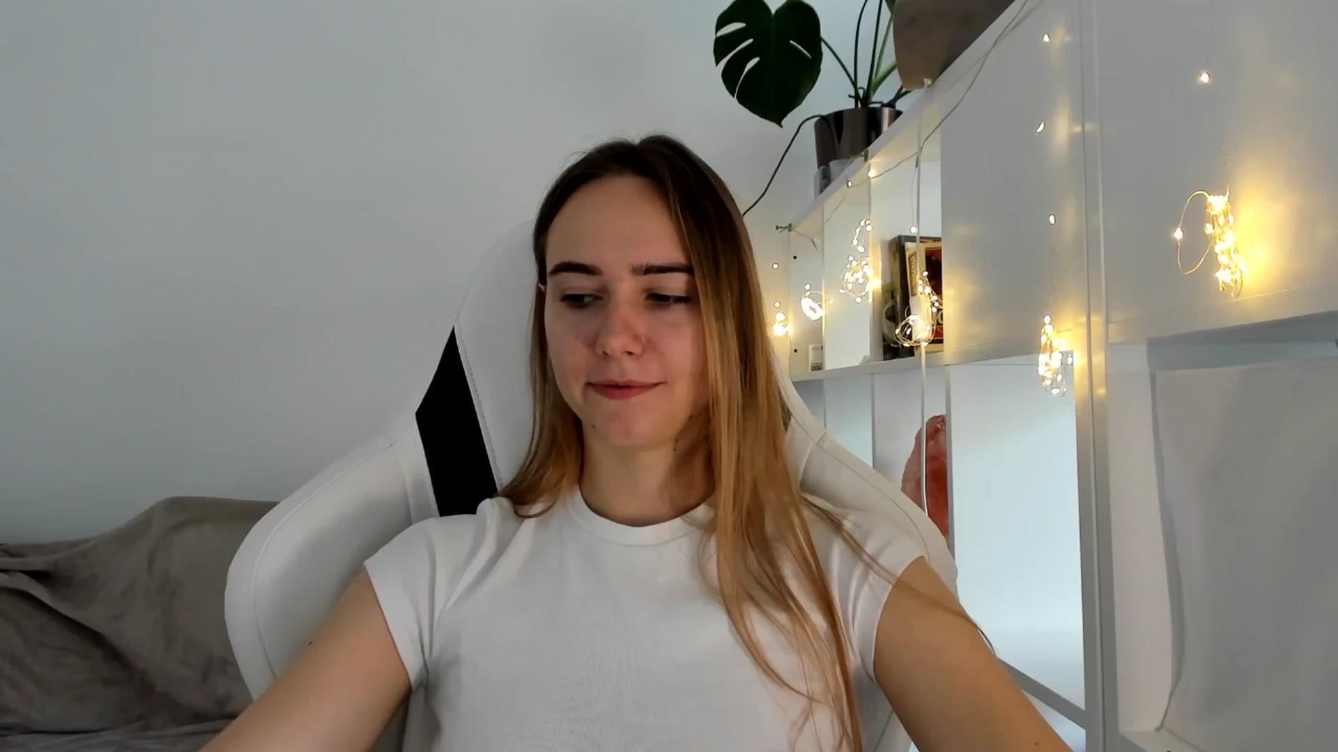 Gallery image thumbnail from OhAlisa's myfreecams stream on, 08/02/2025, 15:05 image 3 of 20