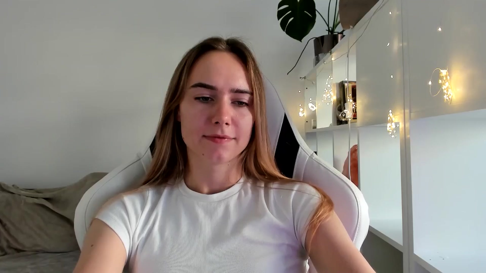 Gallery image thumbnail from OhAlisa's myfreecams stream on, 08/02/2025, 16:53 image 6 of 20