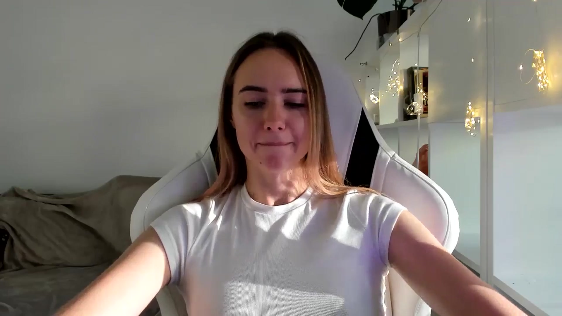 Gallery image thumbnail from OhAlisa's myfreecams stream on, 08/02/2025, 16:53 image 11 of 20