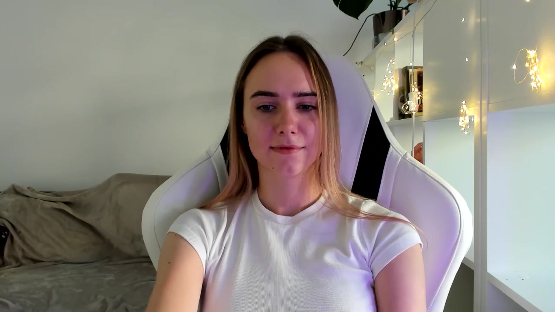 Gallery image thumbnail from OhAlisa's myfreecams stream on, 08/02/2025, 16:53 image 13 of 20