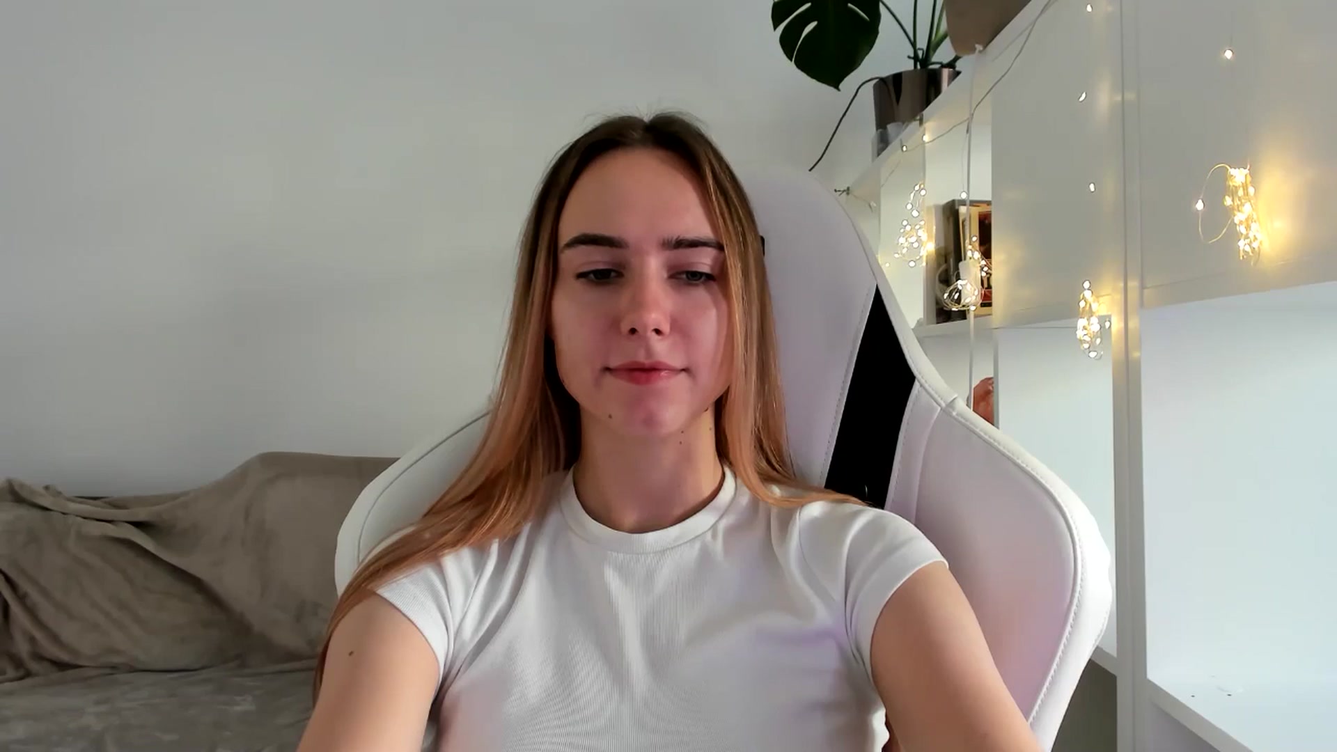 Gallery image thumbnail from OhAlisa's myfreecams stream on, 08/02/2025, 16:53 image 4 of 20