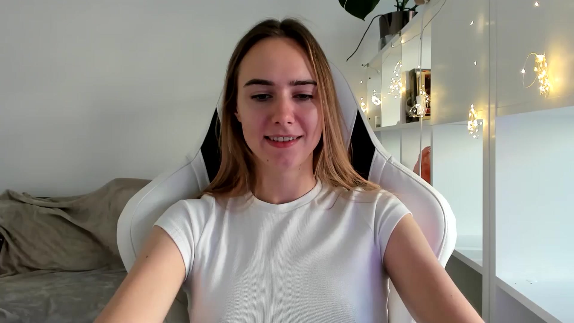 Gallery image thumbnail from OhAlisa's myfreecams stream on, 08/02/2025, 16:53 image 8 of 20