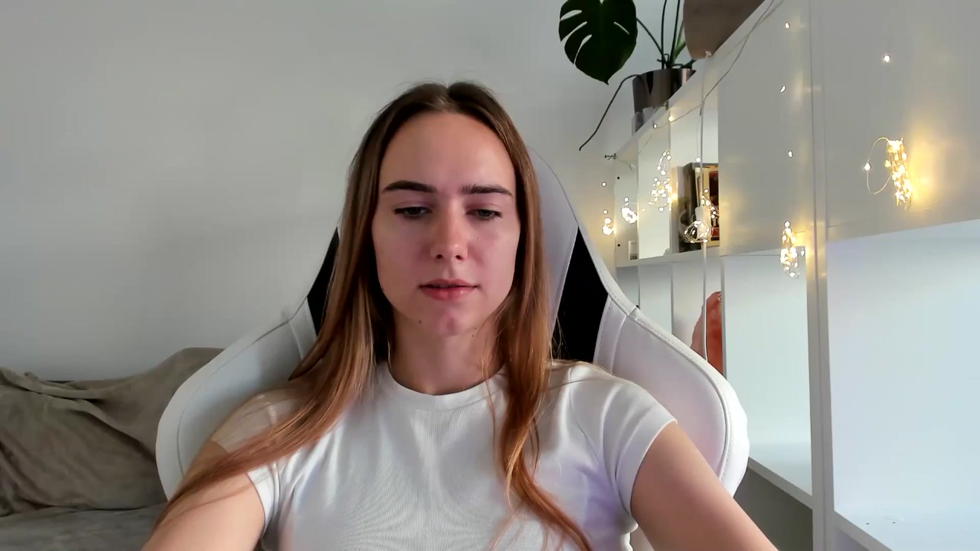 Gallery image thumbnail from OhAlisa's myfreecams stream on, 08/02/2025, 16:53 image 5 of 20