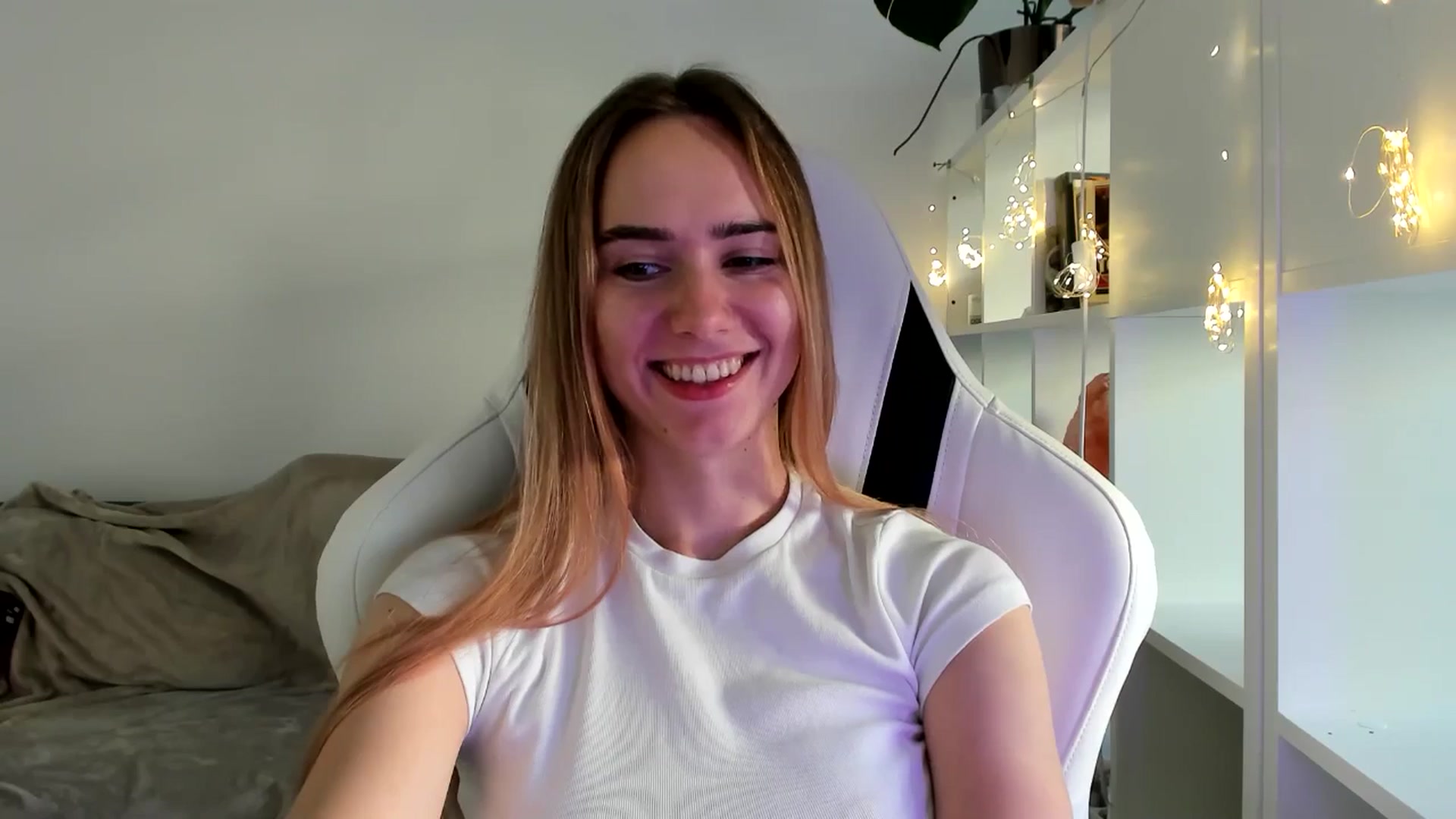 Gallery image thumbnail from OhAlisa's myfreecams stream on, 08/02/2025, 16:53 image 15 of 20