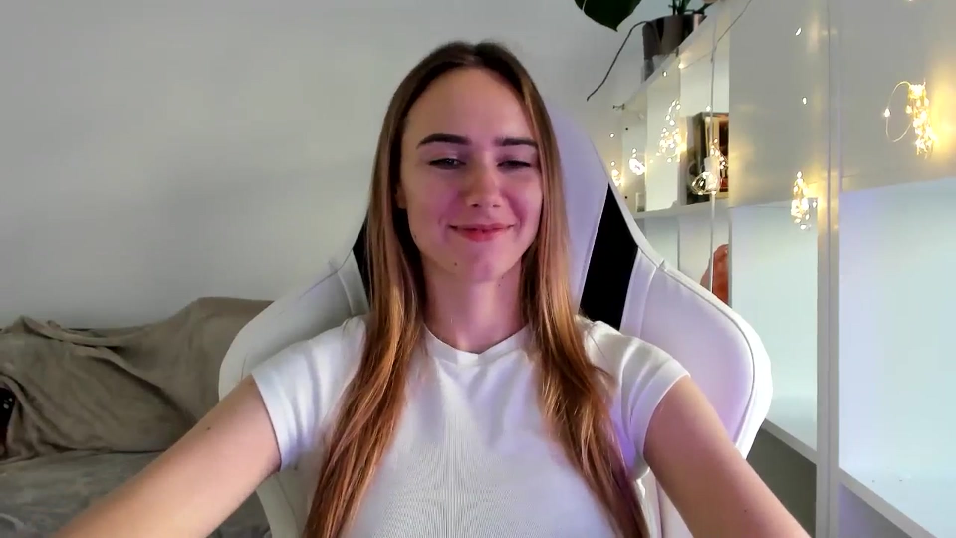 Gallery image thumbnail from OhAlisa's myfreecams stream on, 08/02/2025, 16:53 image 14 of 20